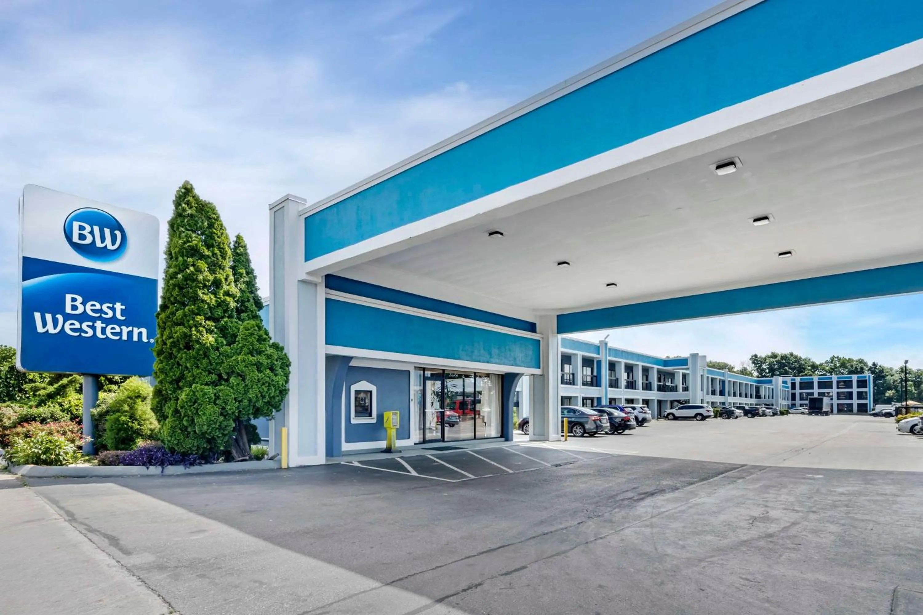 Property building in Best Western Thunderbird Motel