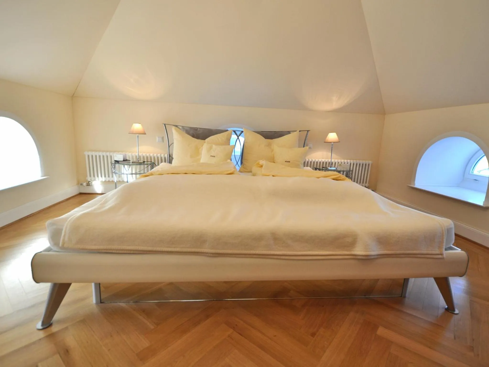 Text overlay, Bed in Villa Andante Apartmenthotel