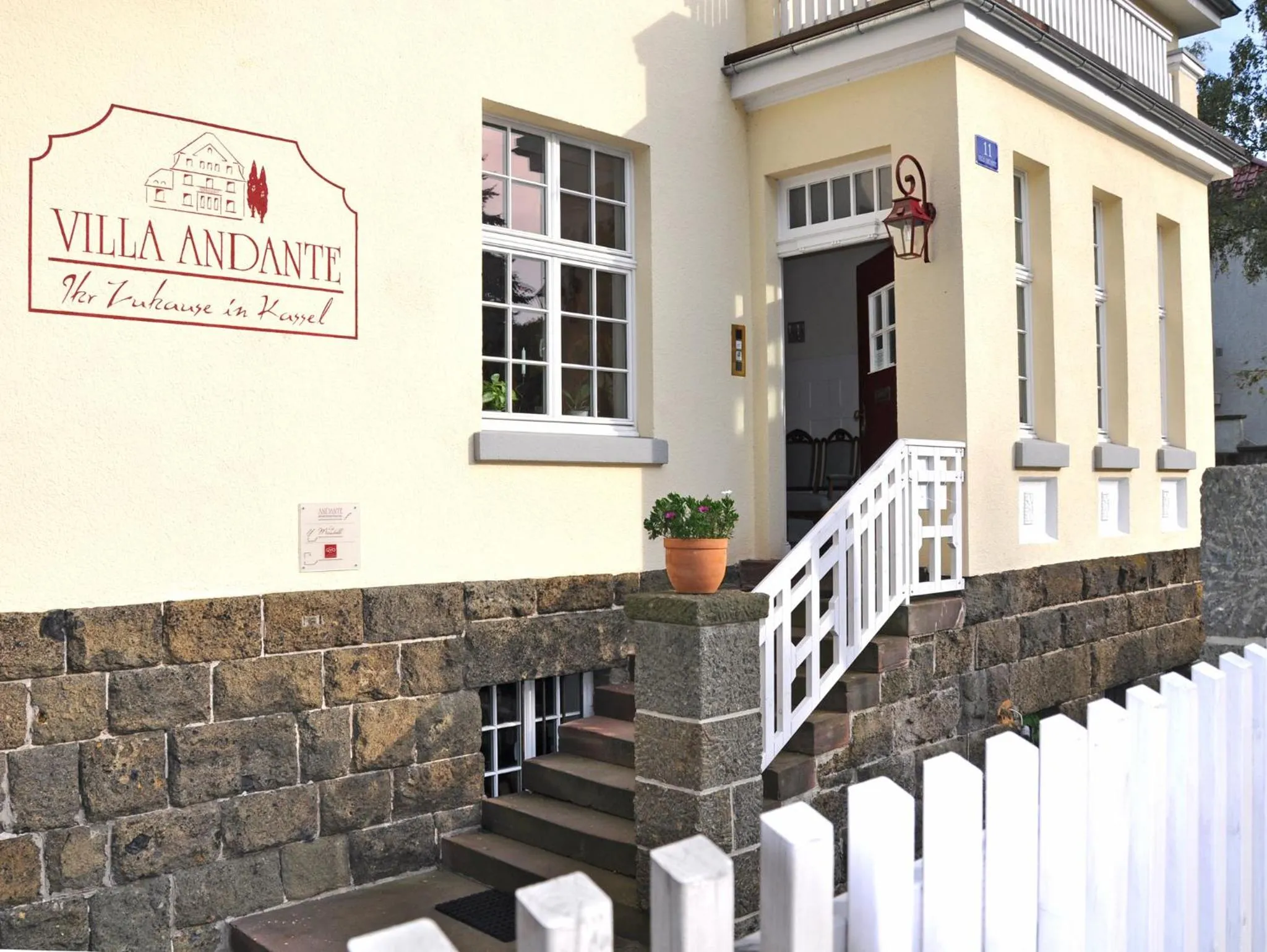 Facade/entrance in Villa Andante Apartmenthotel