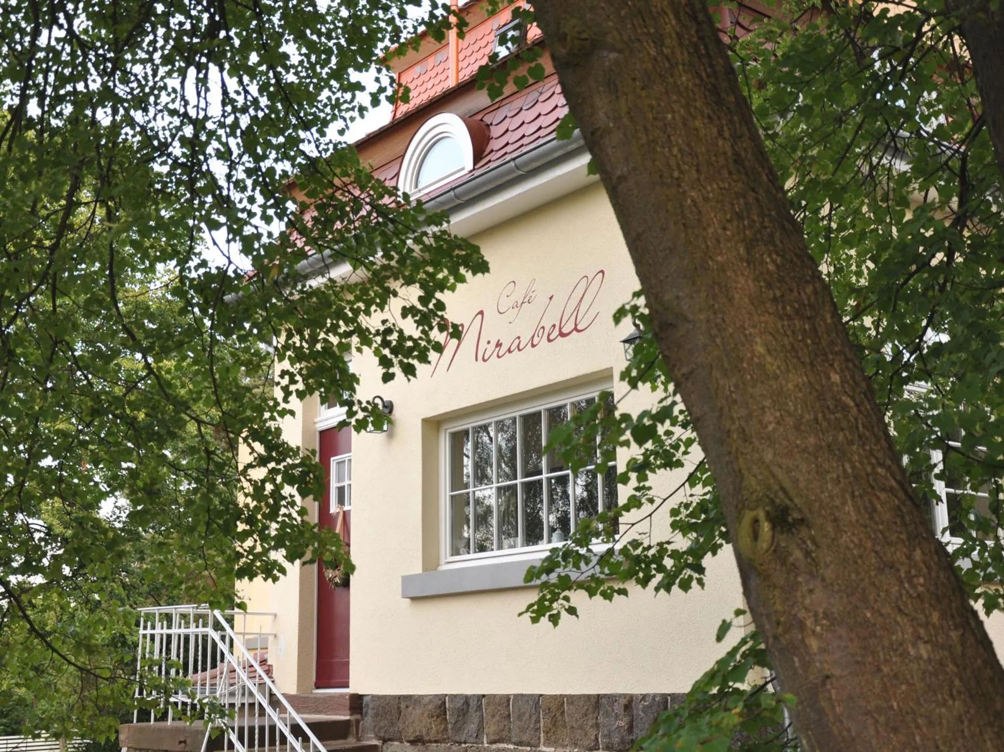 Facade/entrance in Villa Andante Apartmenthotel