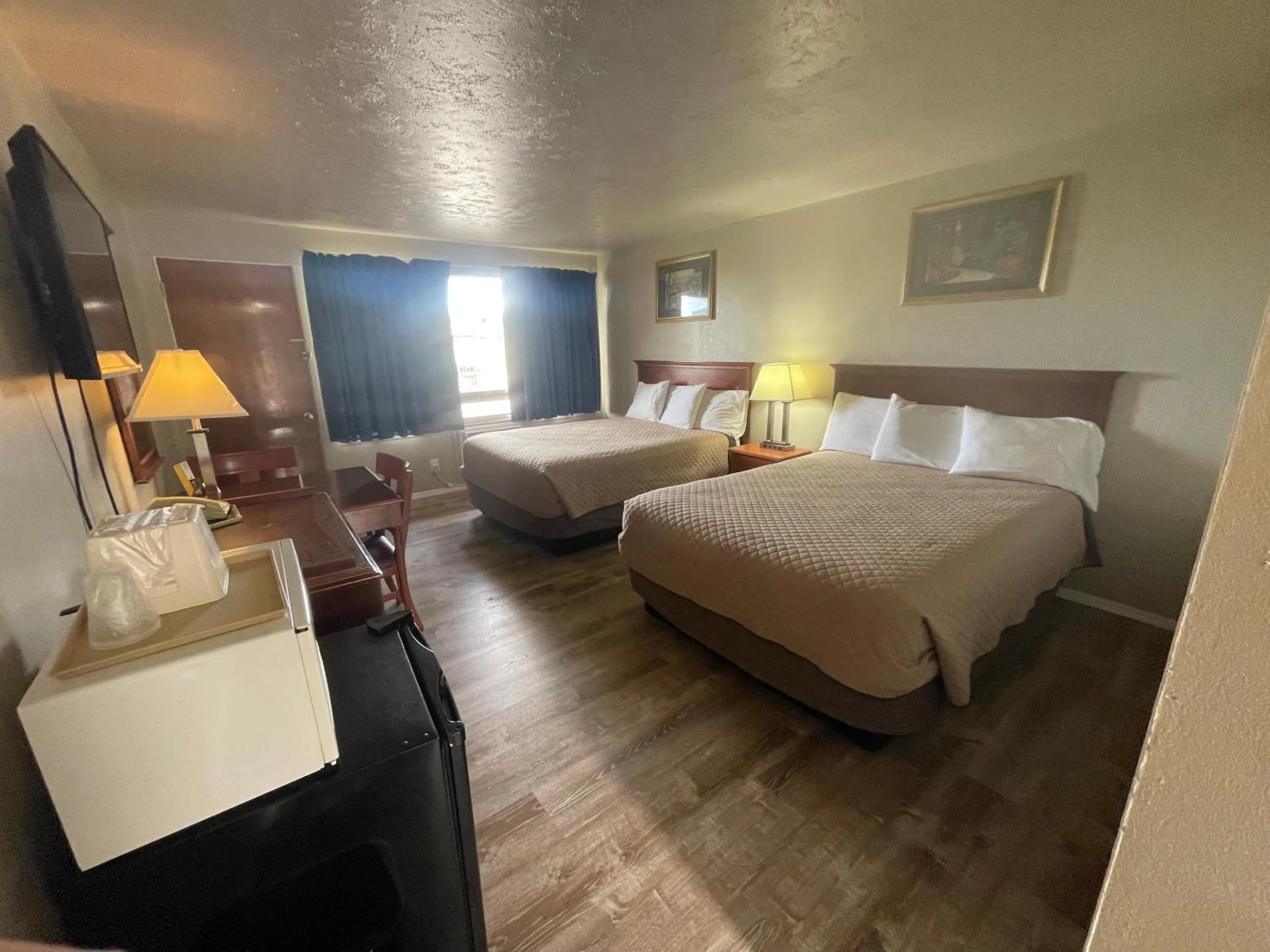 Bedroom, Bed in Motel Oasis