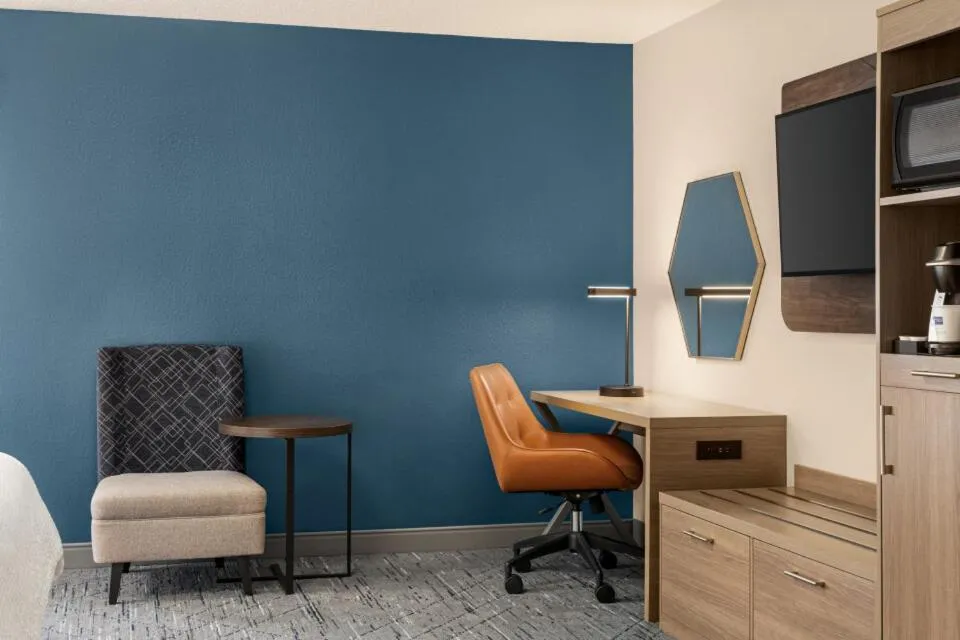 Seating area in Holiday Inn Express - Bowling Green by IHG