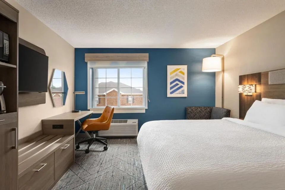 Bed in Holiday Inn Express - Bowling Green by IHG