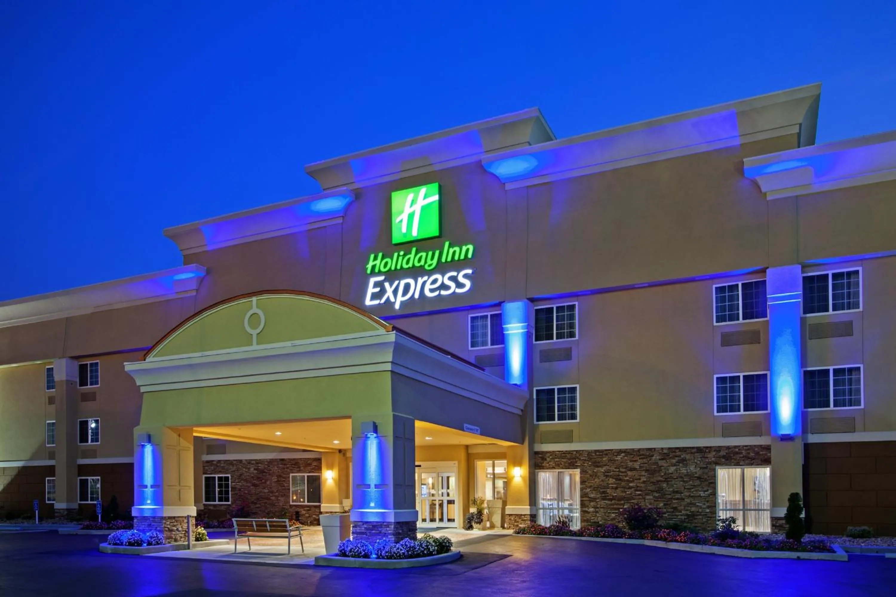 Property building in Holiday Inn Express - Bowling Green by IHG