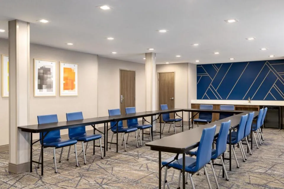 Meeting/conference room in Holiday Inn Express - Bowling Green by IHG