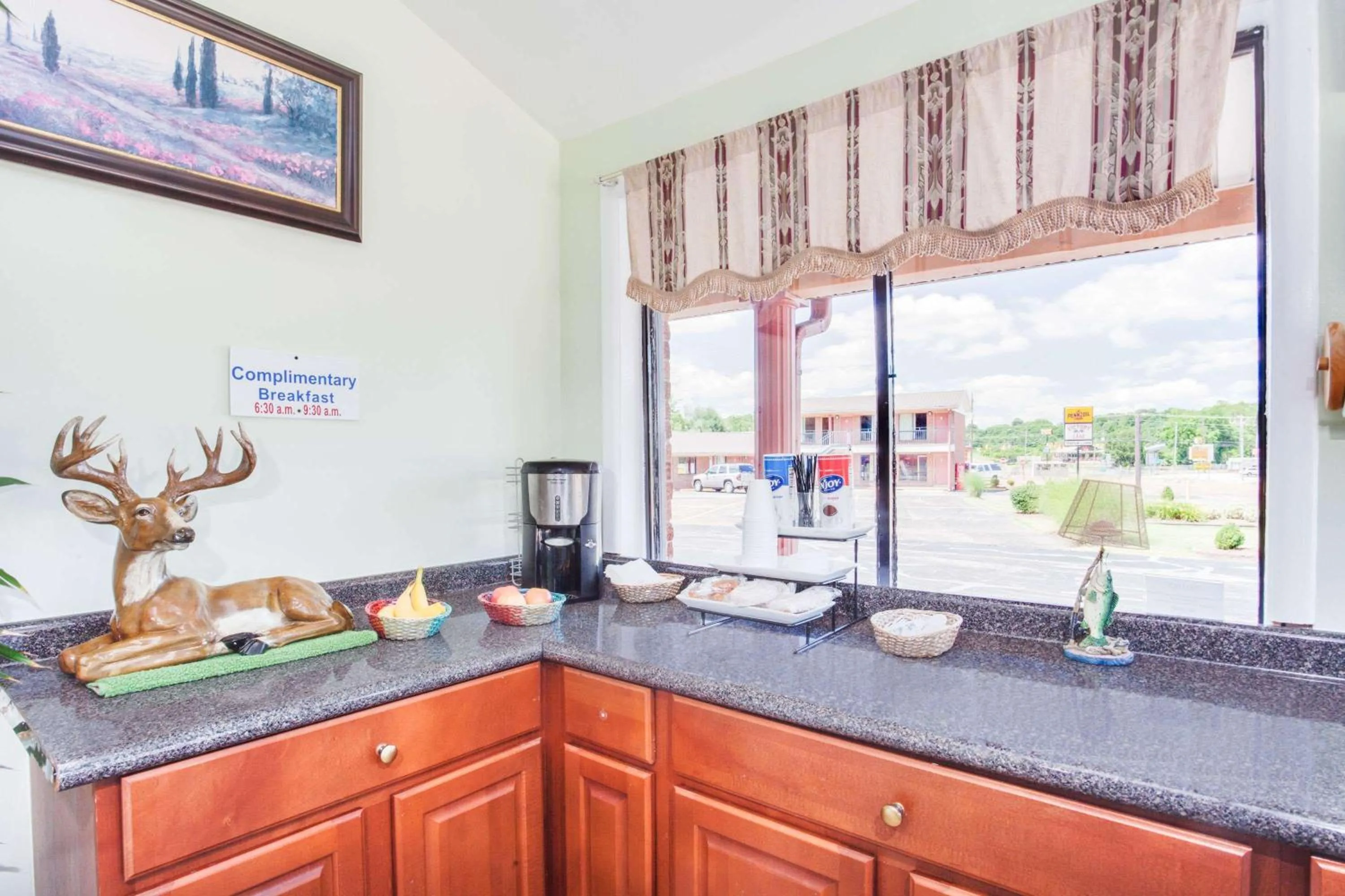 On site in Knights Inn - Paris