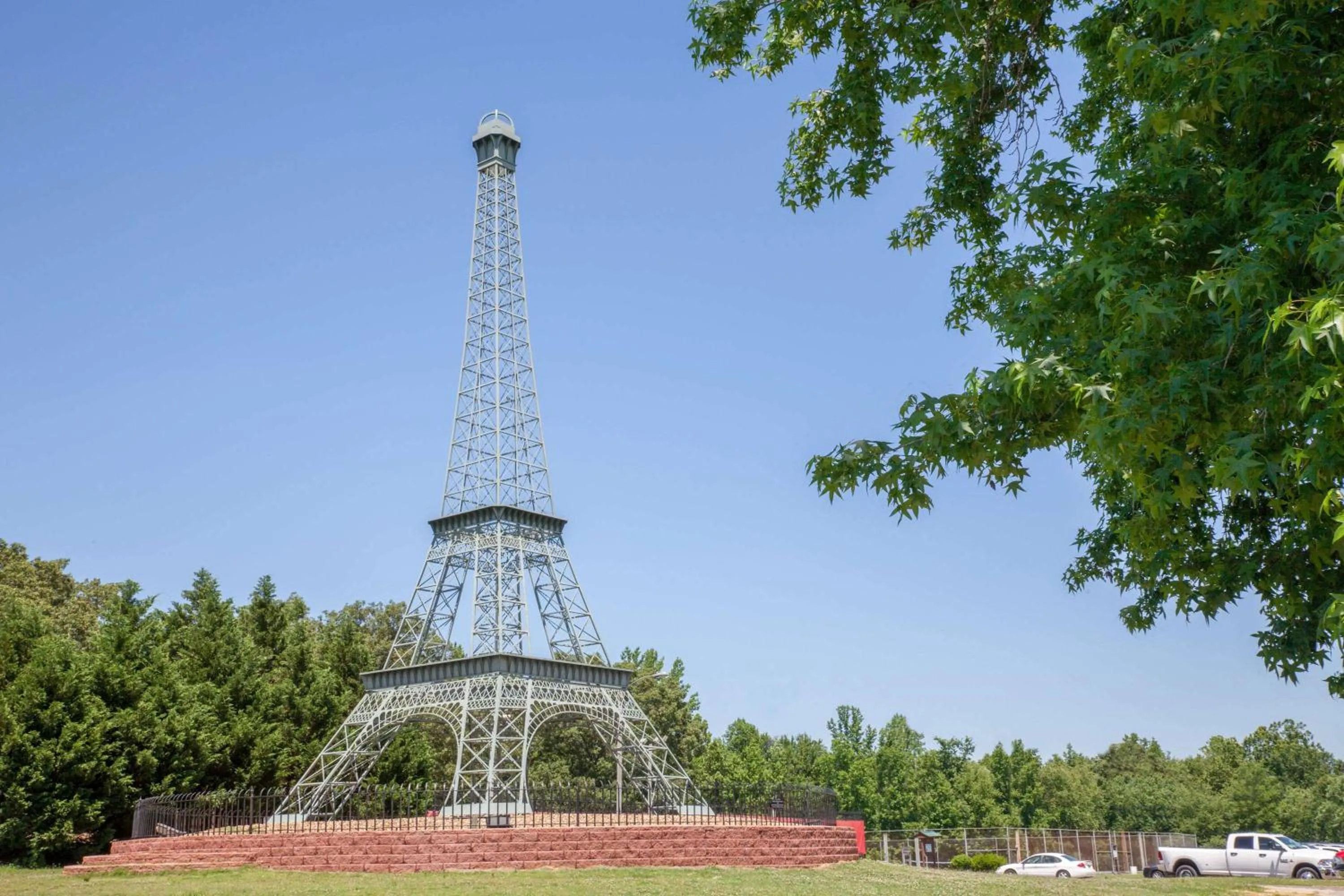 On site in Knights Inn - Paris