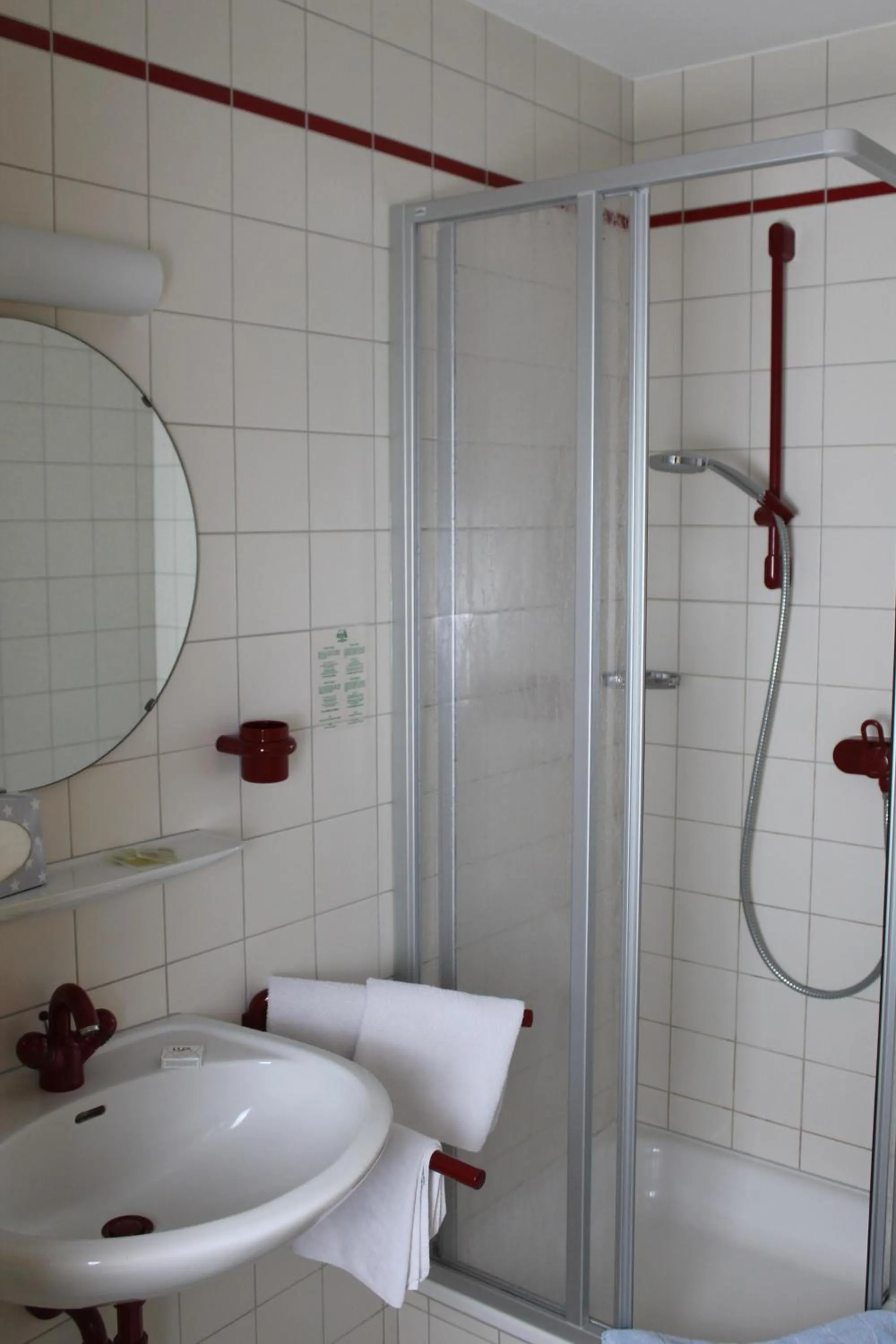 Shower in Hotel Sonne