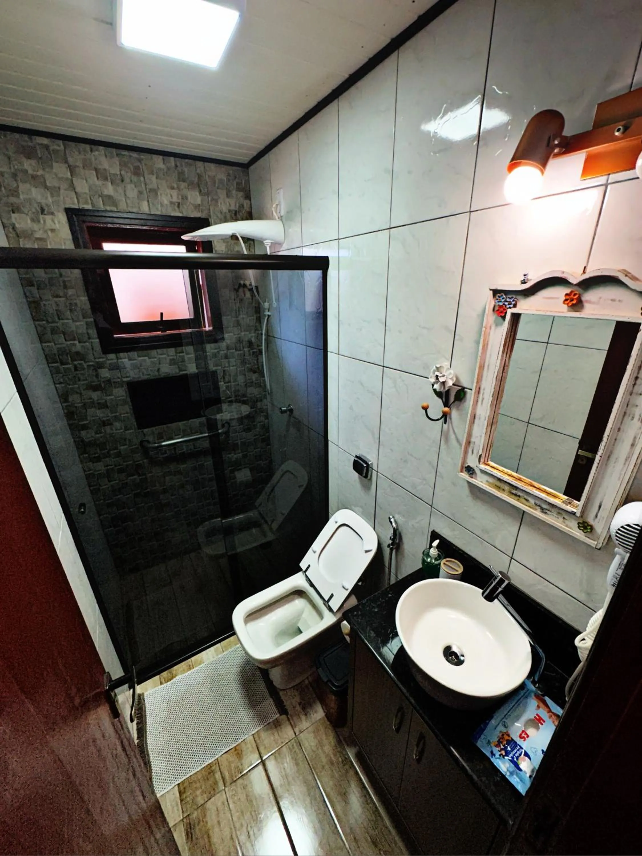 Shower in Chalé Dumont Pousadinha