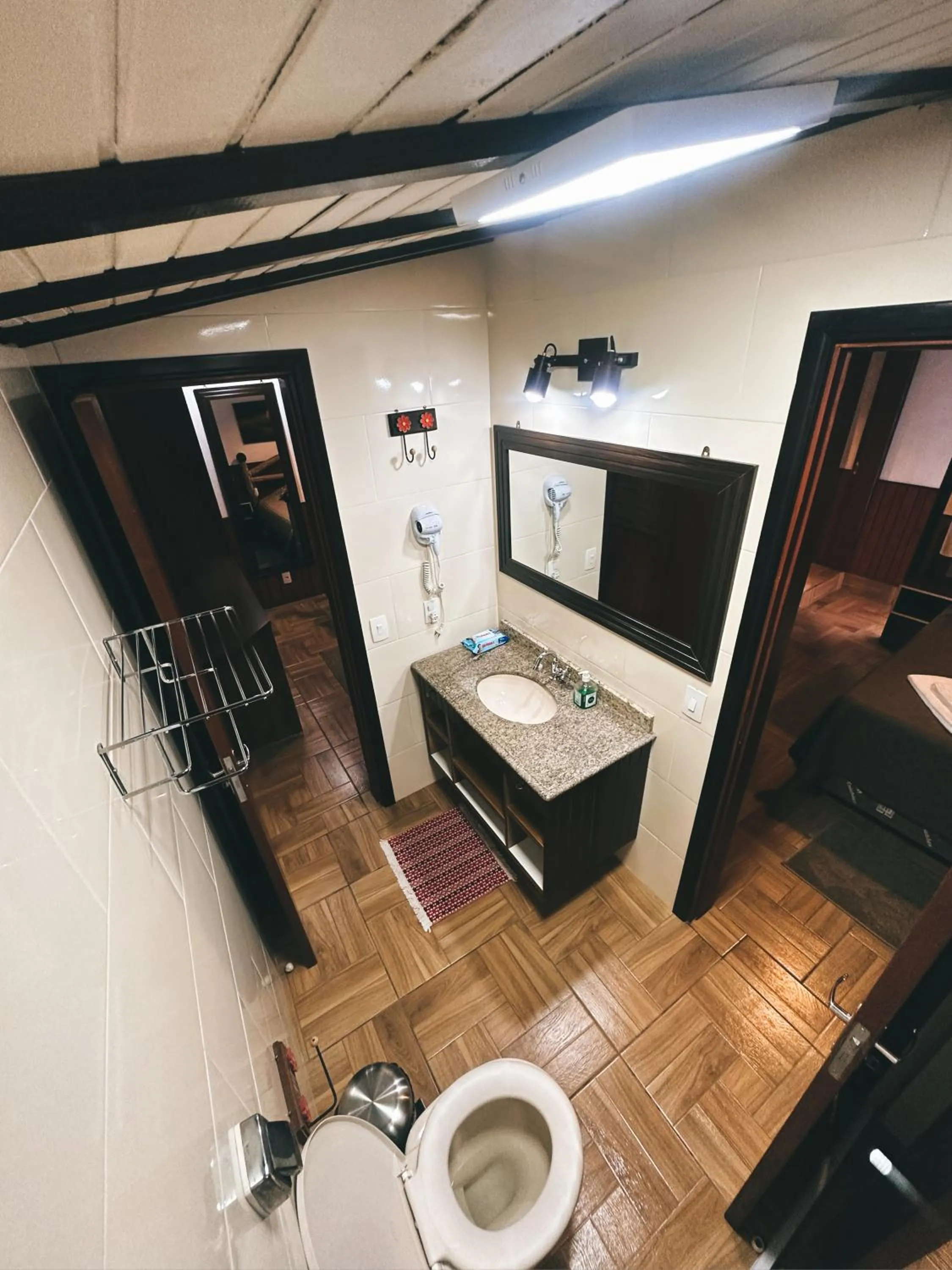 Toilet in Chalé Dumont Pousadinha