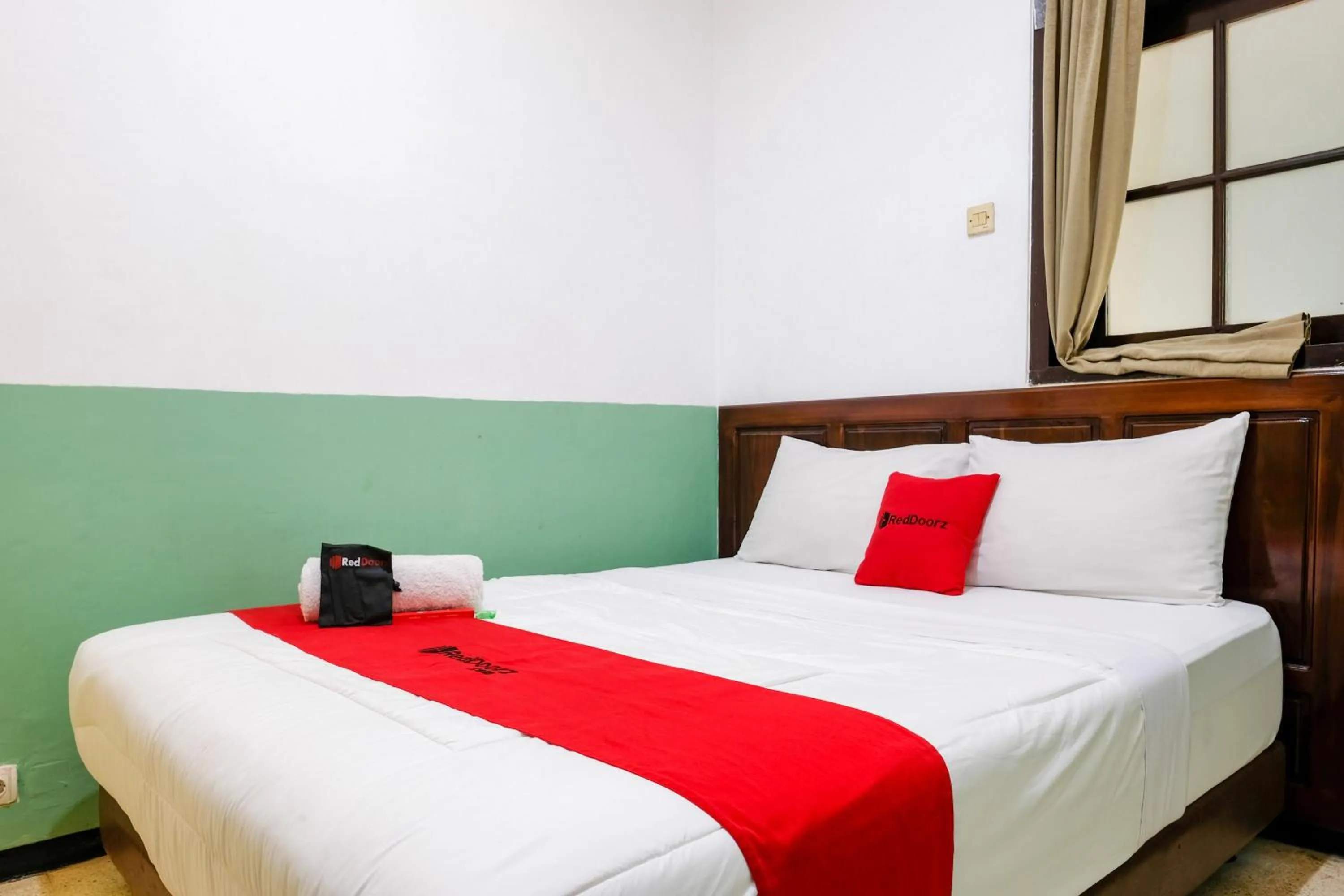 Bedroom, Bed in RedDoorz @ Soekarno Hatta 2