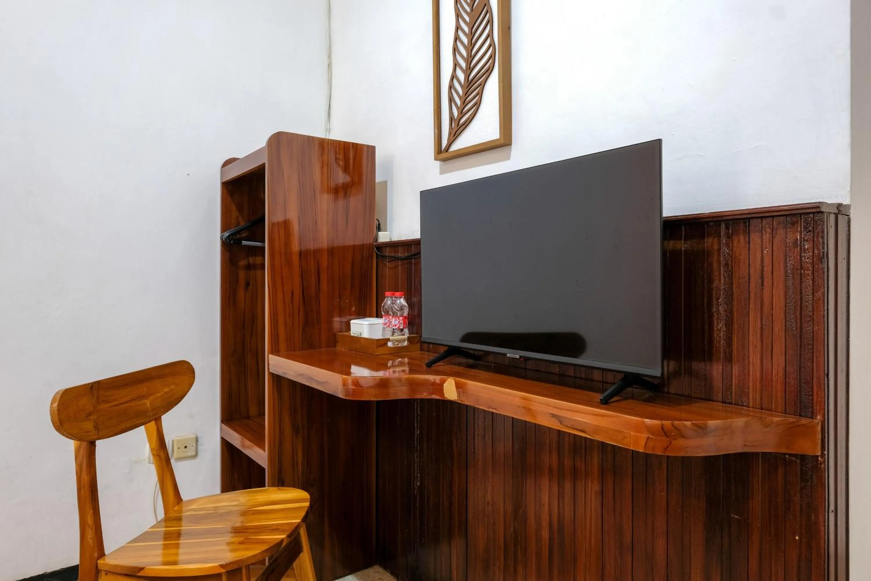 TV and multimedia in RedDoorz @ Soekarno Hatta 2