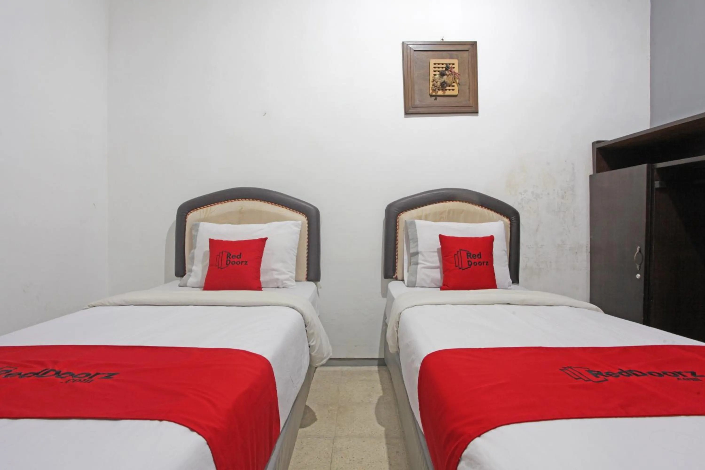 Bedroom, Bed in RedDoorz @ Soekarno Hatta 2