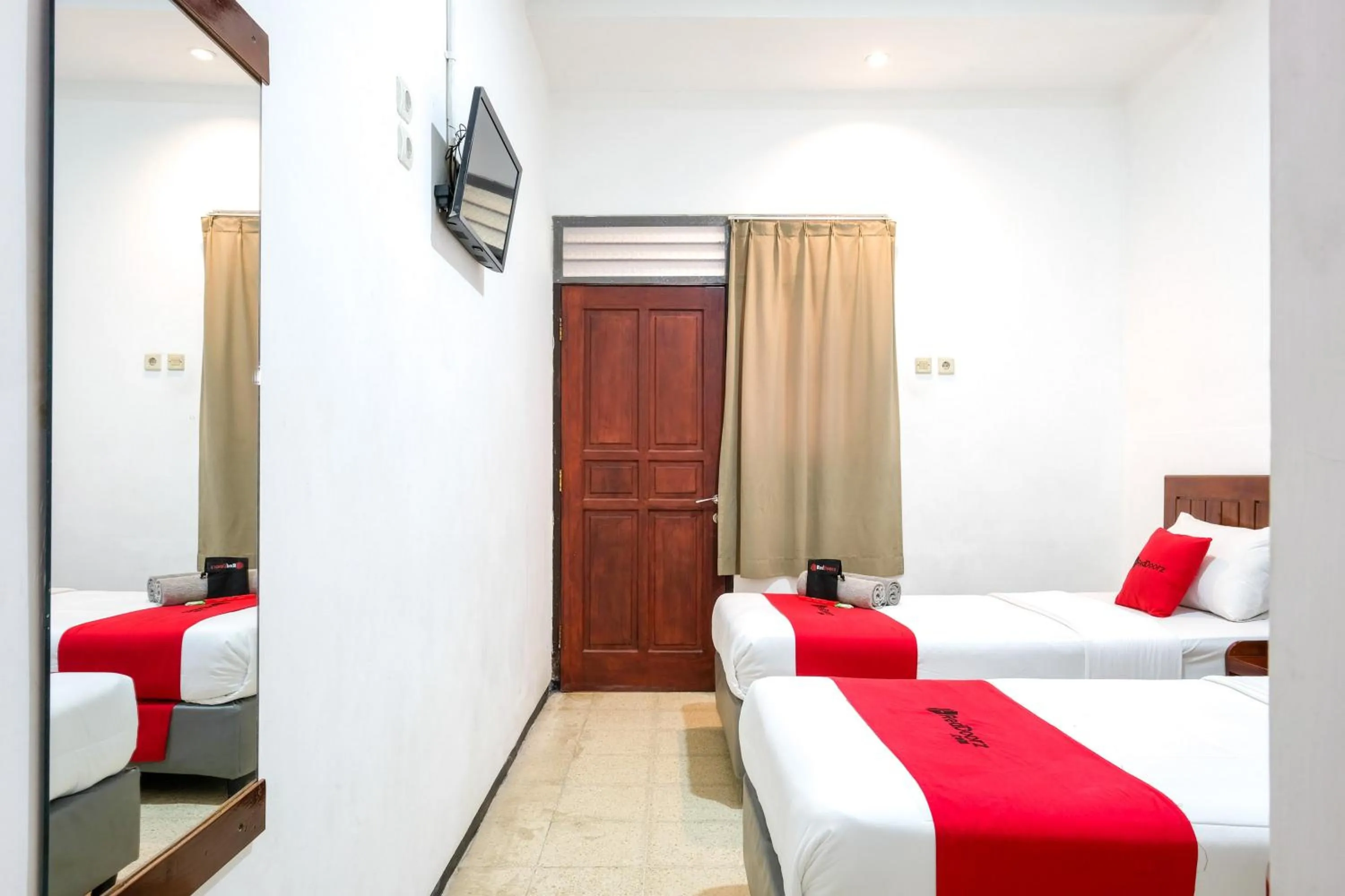 Bedroom, Bed in RedDoorz @ Soekarno Hatta 2