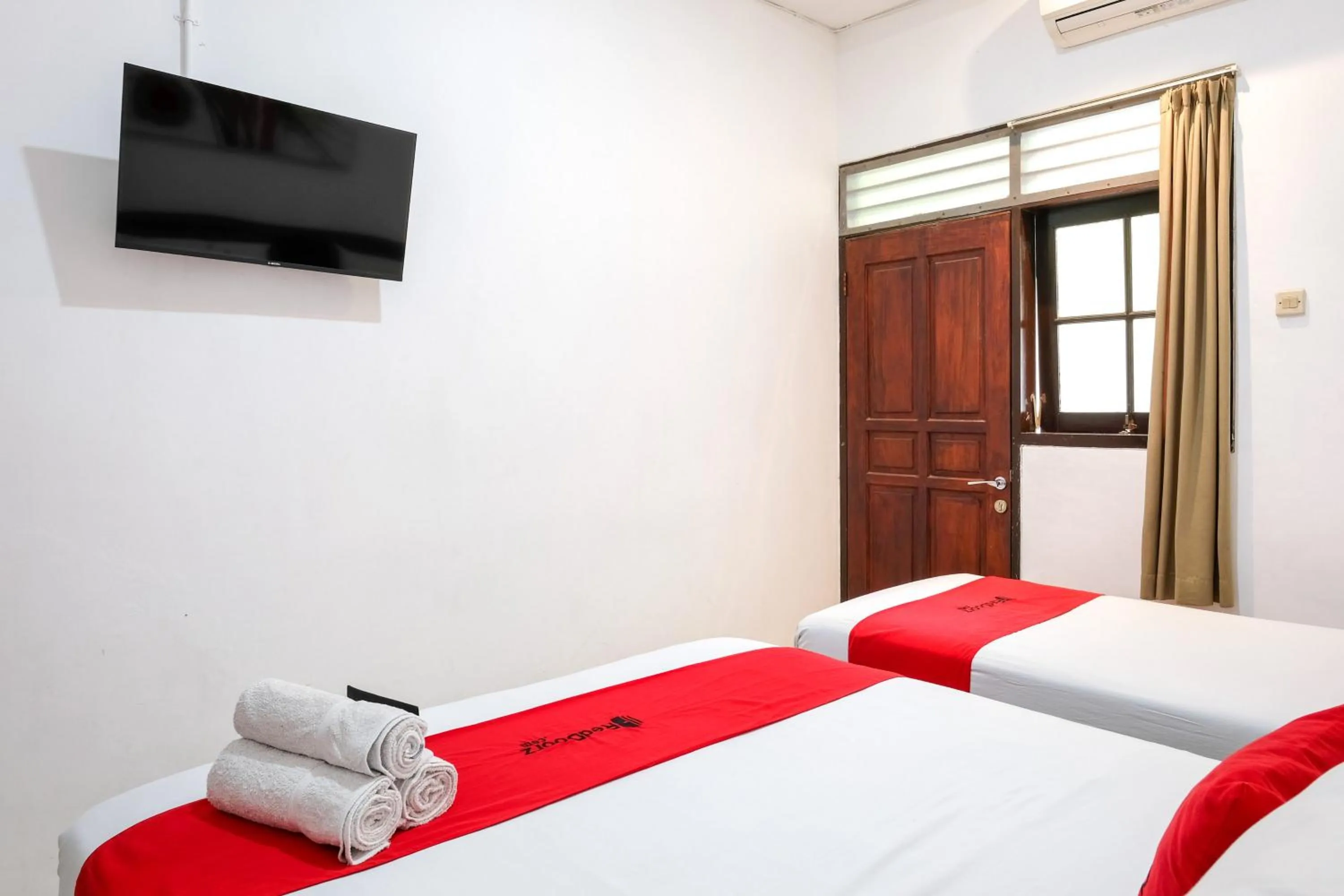Bedroom, Bed in RedDoorz @ Soekarno Hatta 2