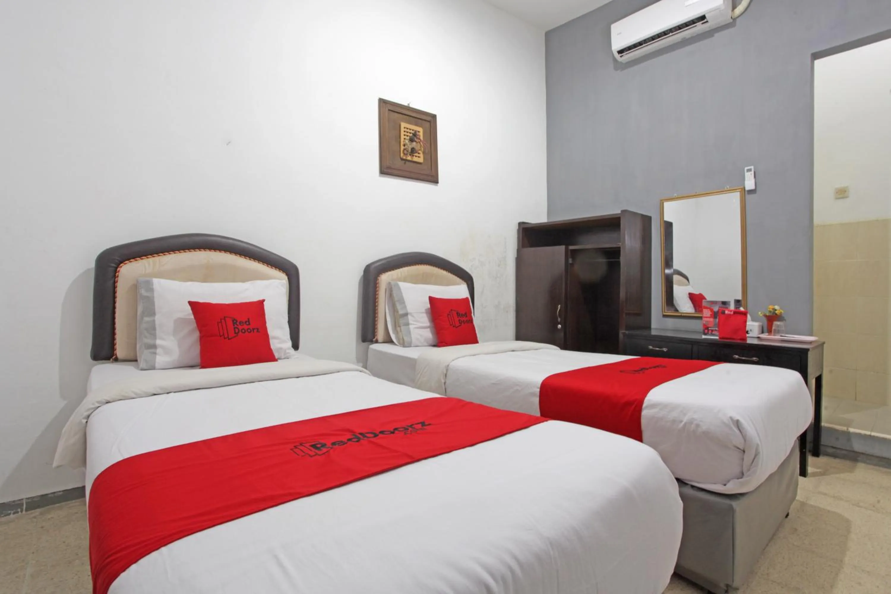 Bedroom, Bed in RedDoorz @ Soekarno Hatta 2