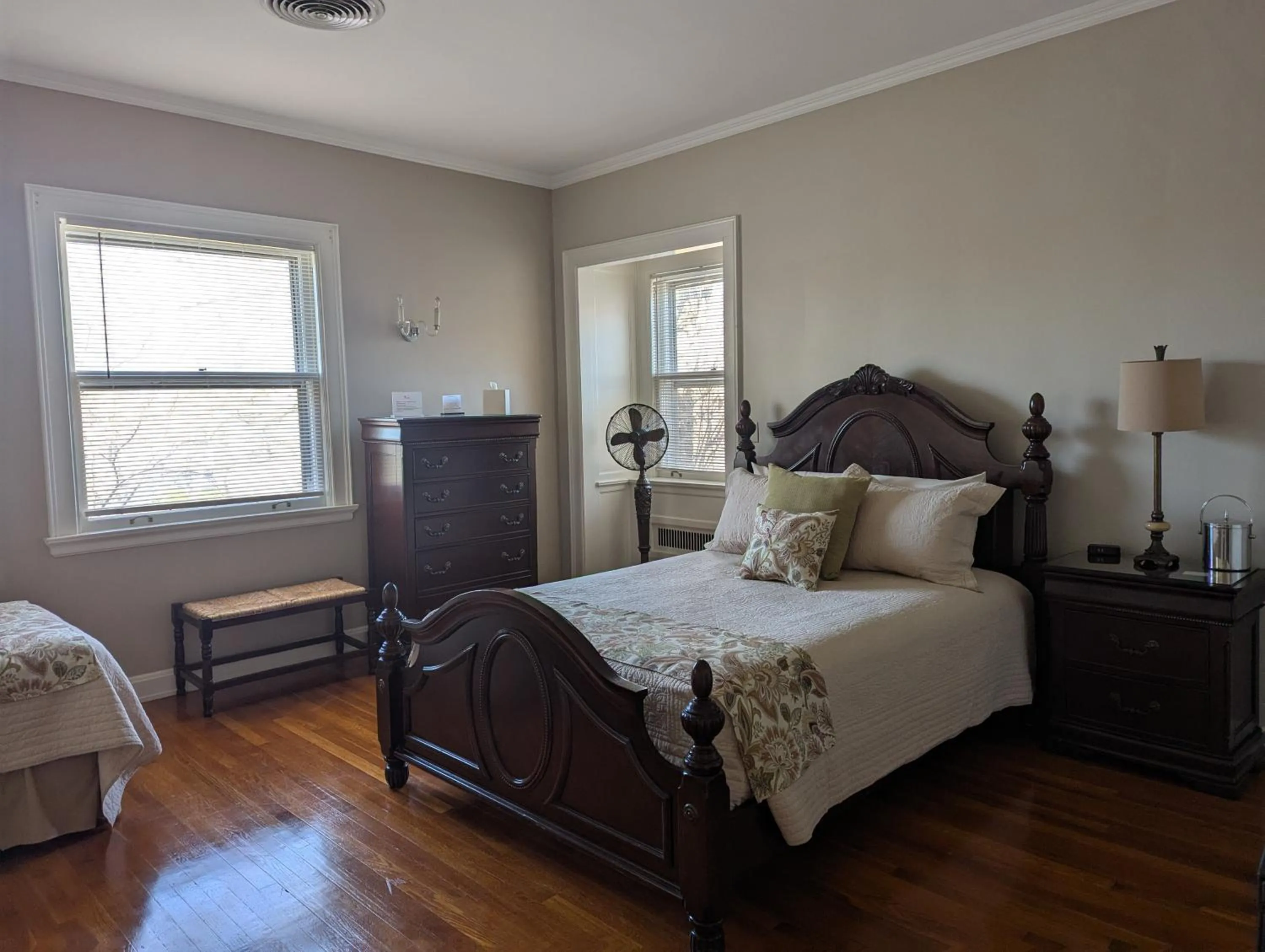 Bed in Farrell House Lodge at Sunnybrook Trout Club