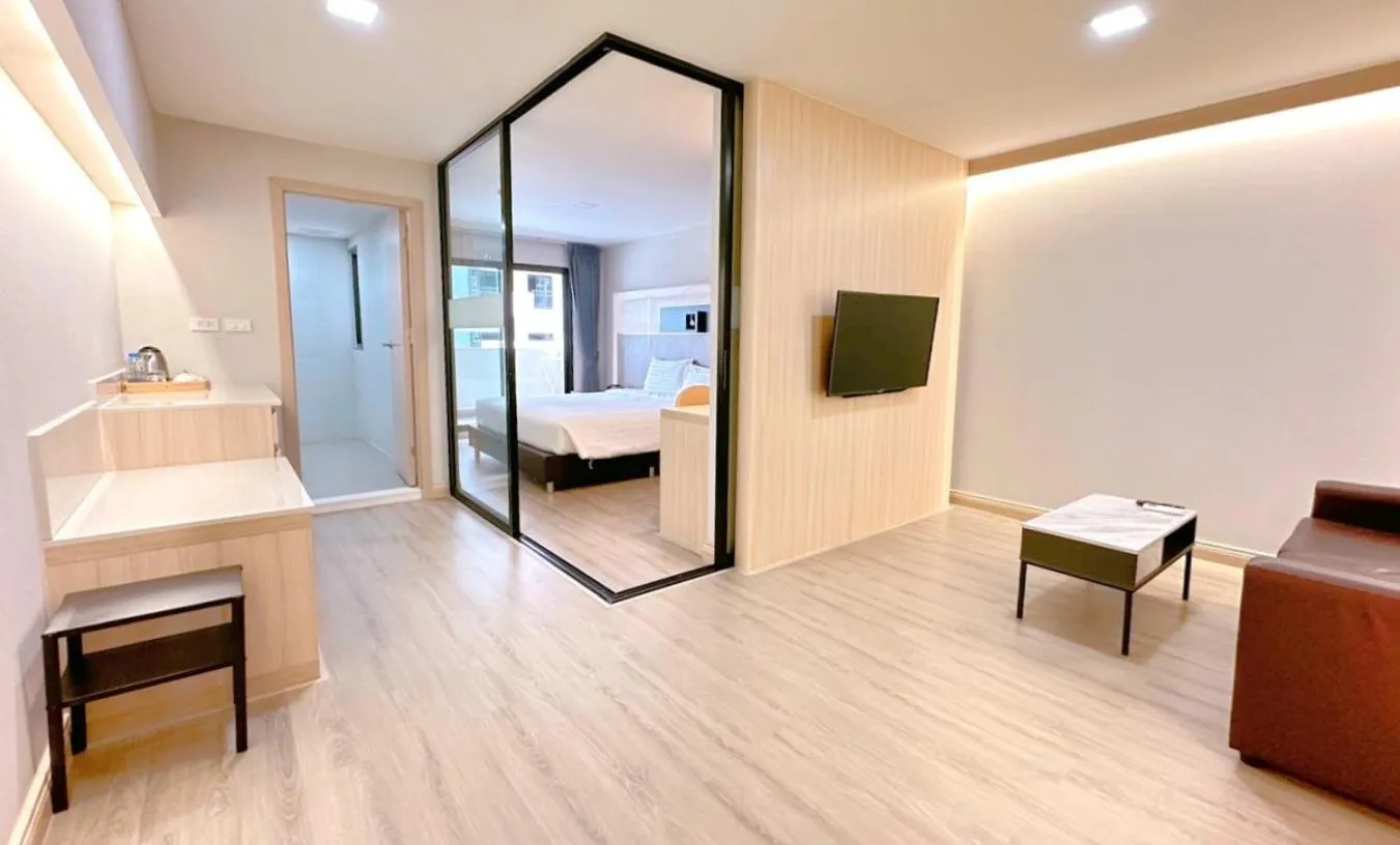 Bed in O2 Grand Suvarnabhumi Airport - Free Scheduled Shuttle from Hotel to Suvarnabhumi Airport