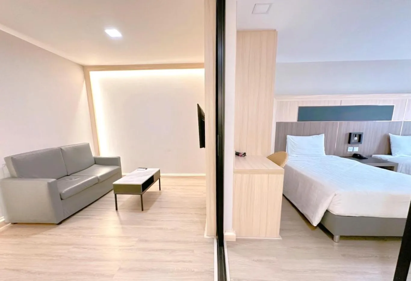 Bed in O2 Grand Suvarnabhumi Airport - Free Scheduled Shuttle from Hotel to Suvarnabhumi Airport