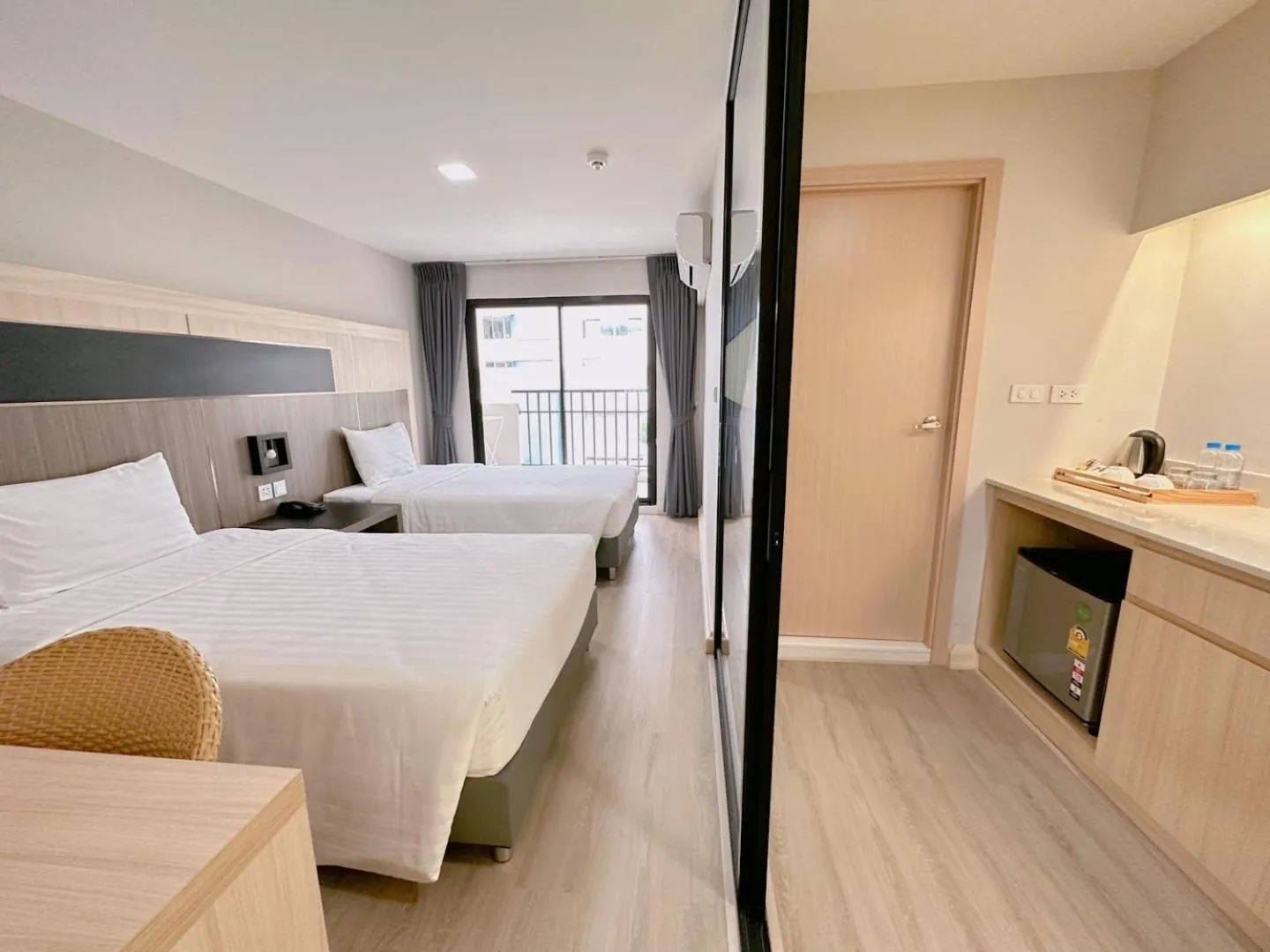 Bed in O2 Grand Suvarnabhumi Airport - Free Scheduled Shuttle from Hotel to Suvarnabhumi Airport