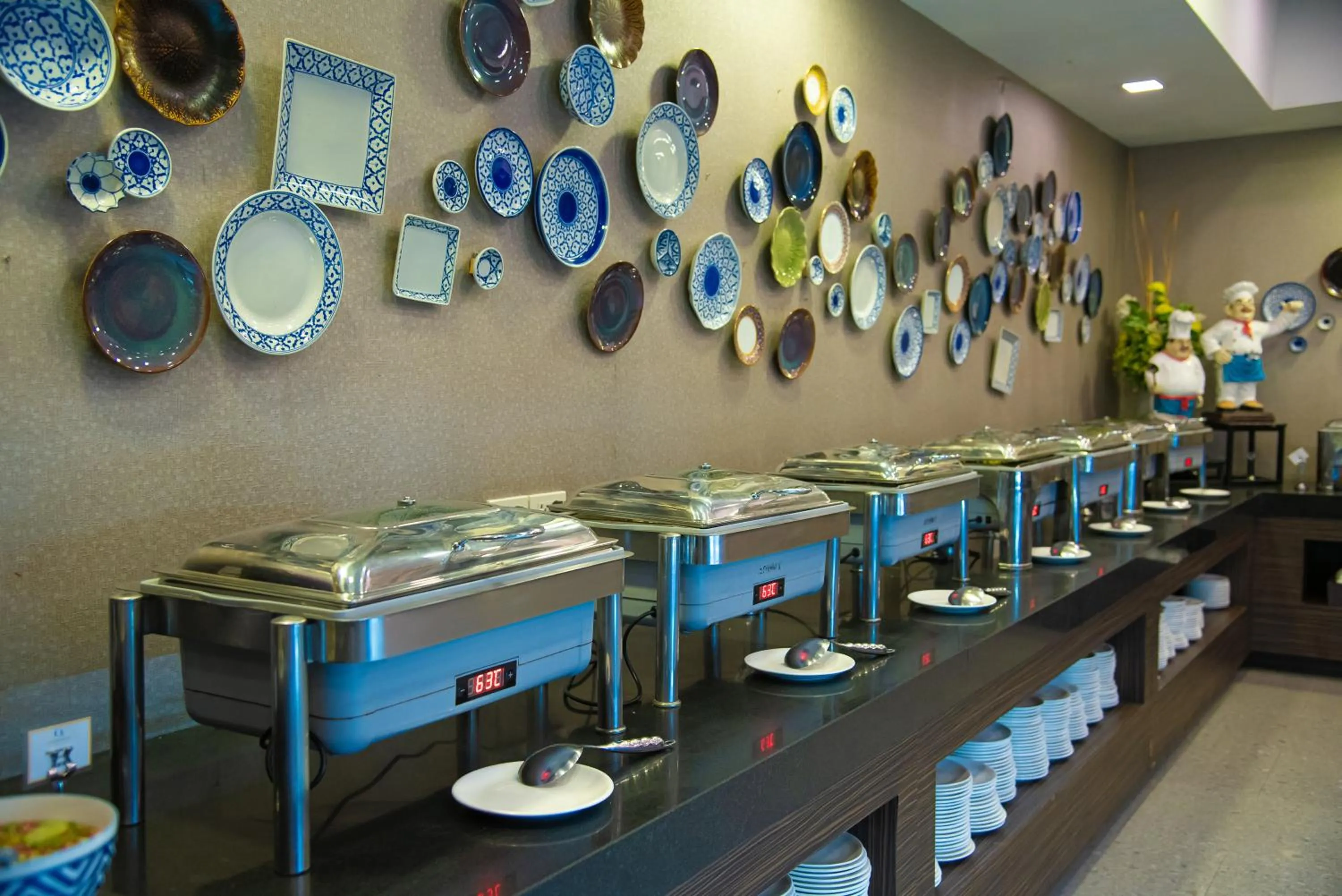 Restaurant/places to eat in O2 Luxury Hotel