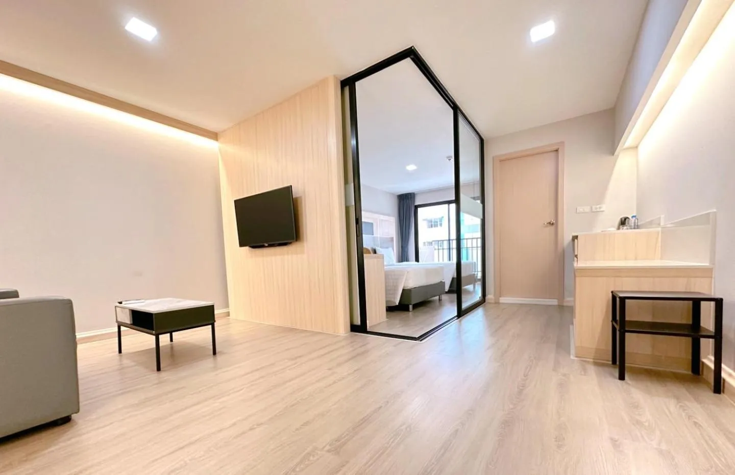 O2 Grand Suvarnabhumi Airport - Free Scheduled Shuttle from Hotel to Suvarnabhumi Airport