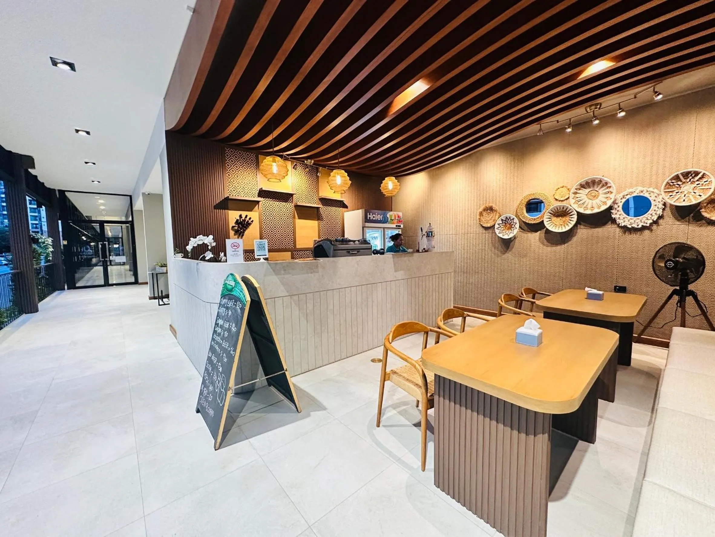 Breakfast in O2 Grand Suvarnabhumi Airport - Free Scheduled Shuttle from Hotel to Suvarnabhumi Airport