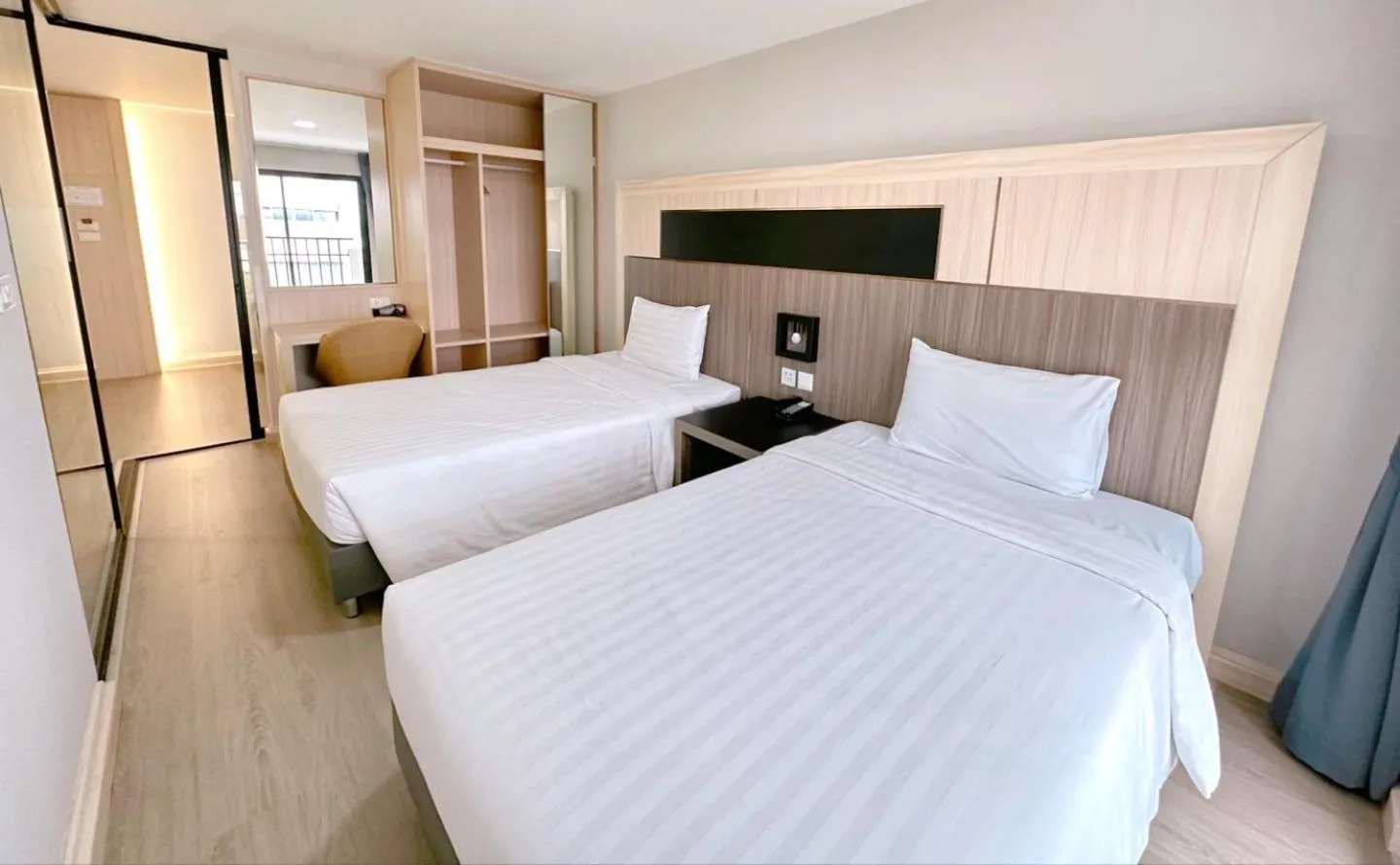 Bed in O2 Grand Suvarnabhumi Airport - Free Scheduled Shuttle from Hotel to Suvarnabhumi Airport