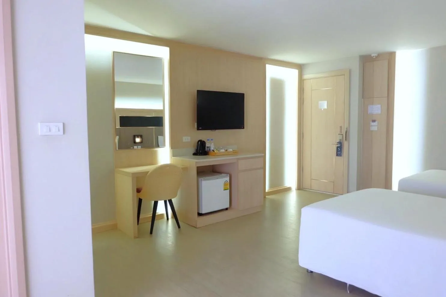 Bed in O2 Grand Suvarnabhumi Airport - Free Scheduled Shuttle from Hotel to Suvarnabhumi Airport