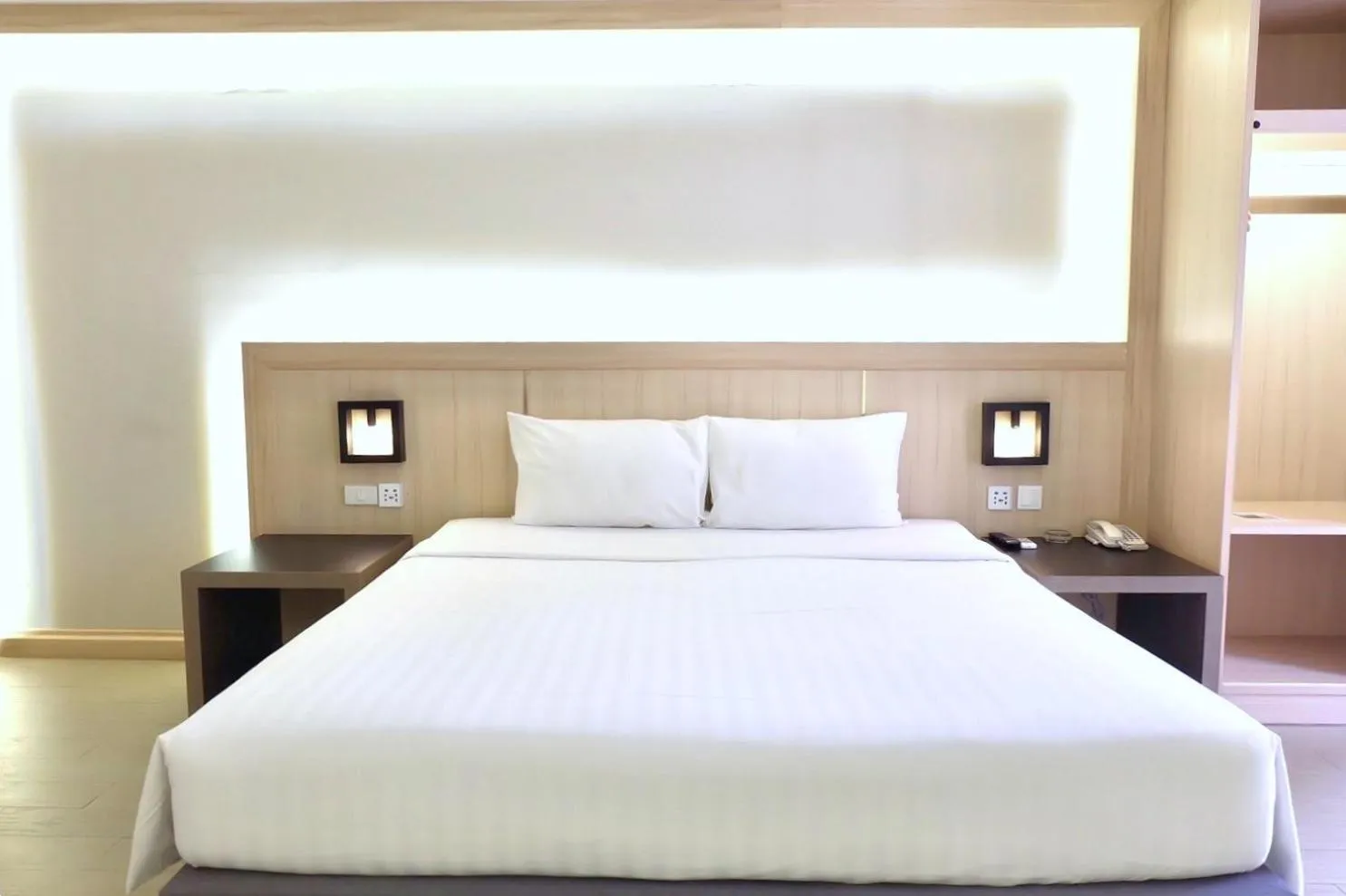 Bed in O2 Grand Suvarnabhumi Airport - Free Scheduled Shuttle from Hotel to Suvarnabhumi Airport