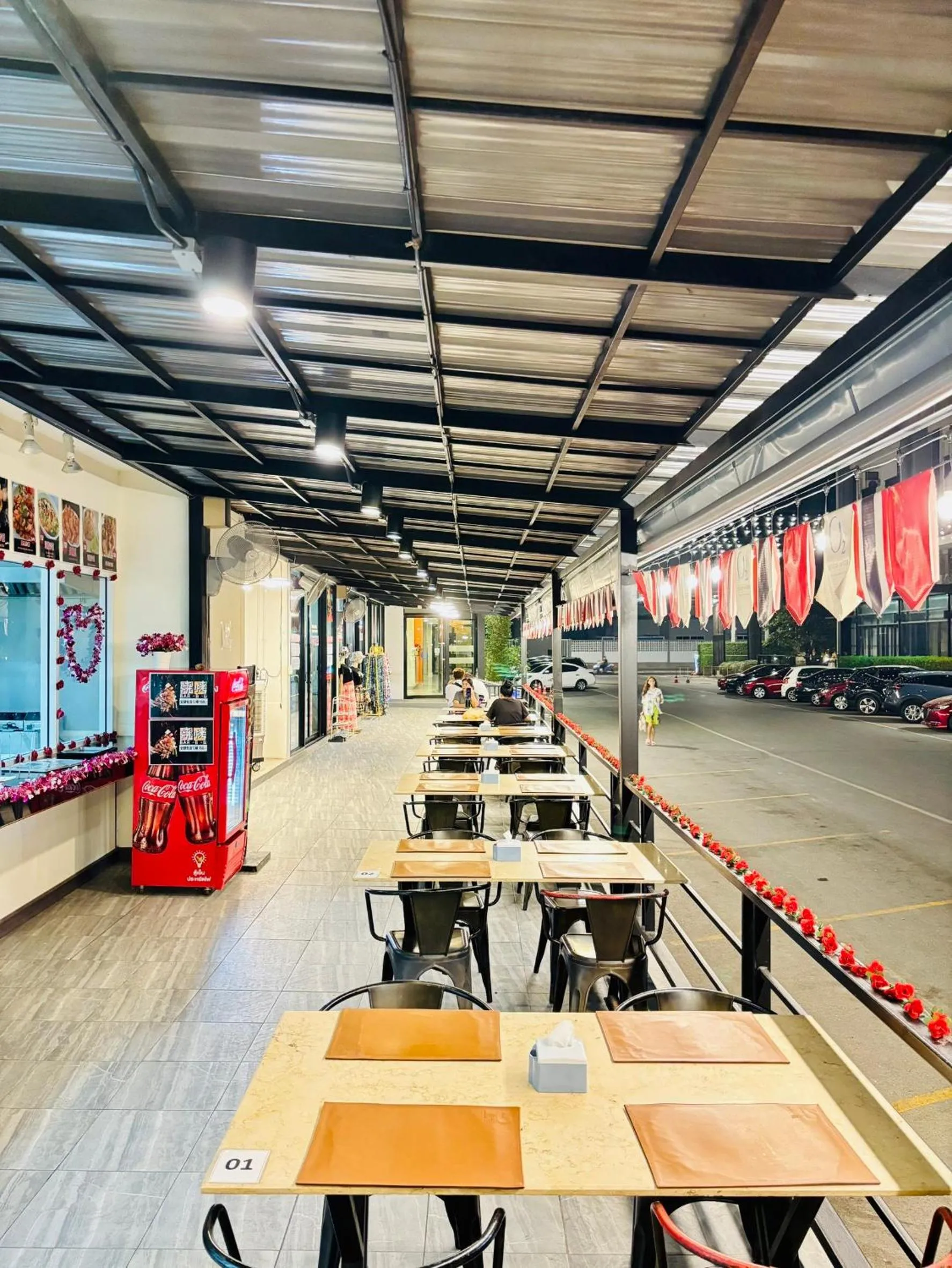 Restaurant/places to eat in O2 Luxury Hotel