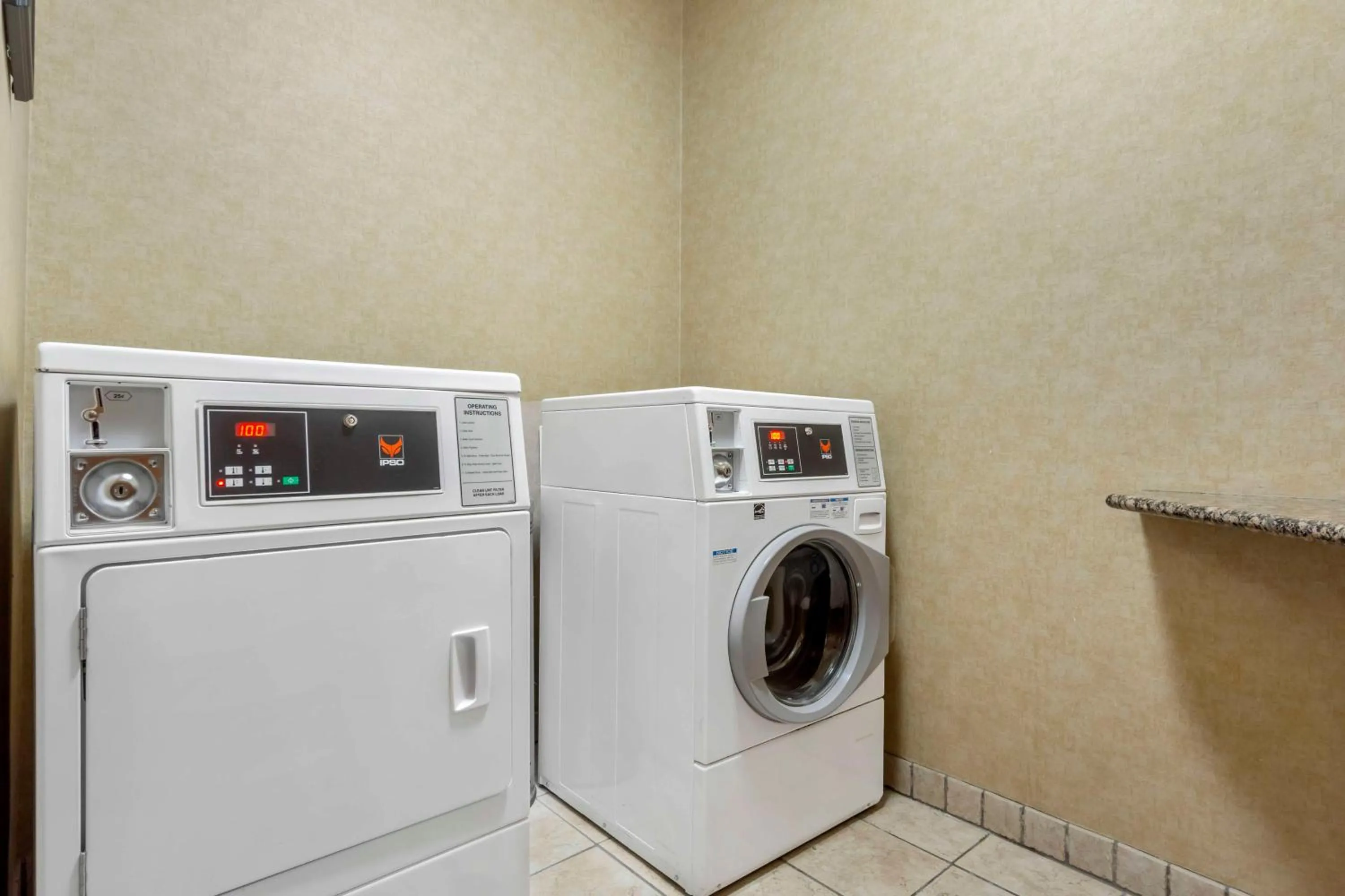 laundry in Best Western Plus Ellensburg Hotel