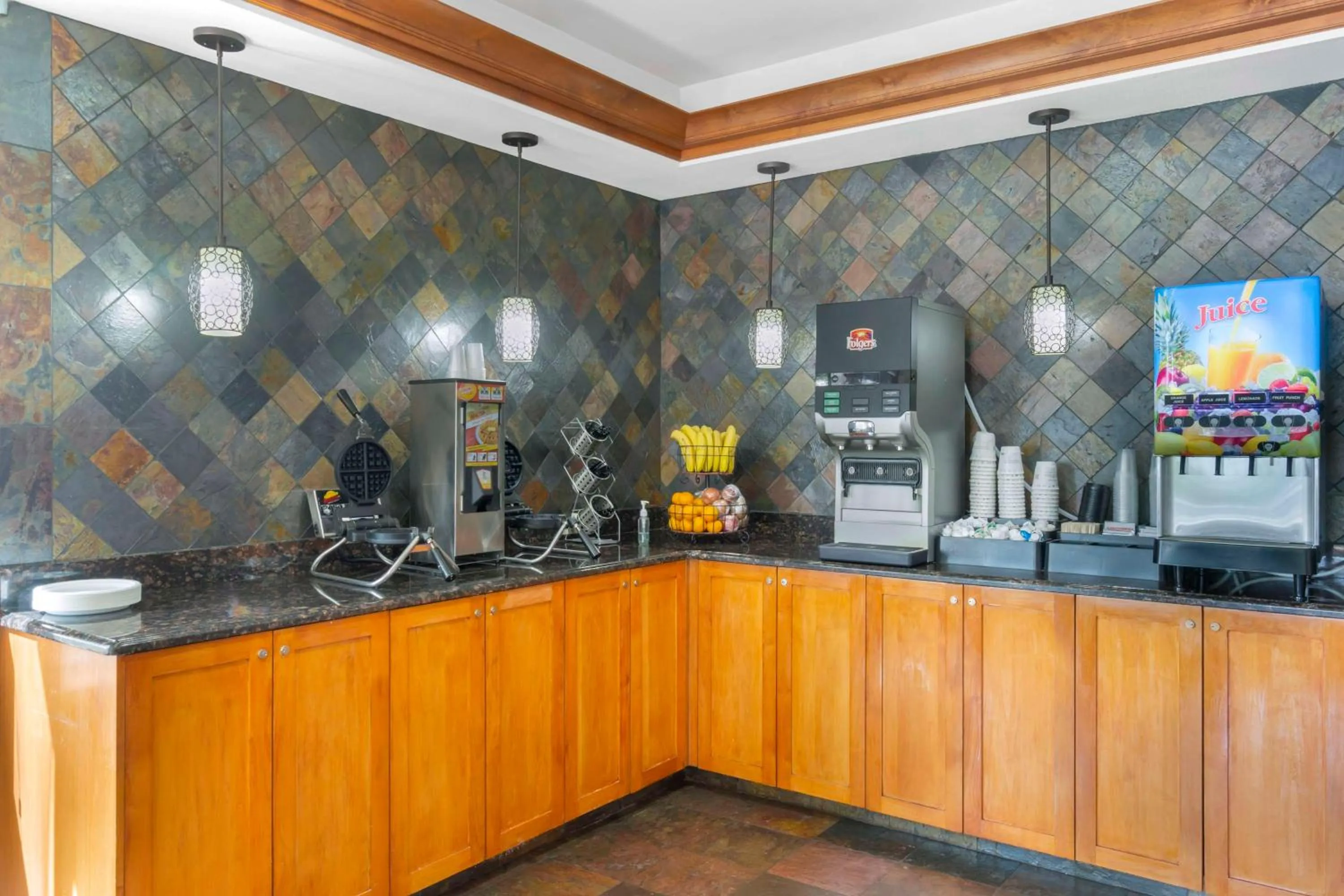 Breakfast in Best Western Plus Ellensburg Hotel