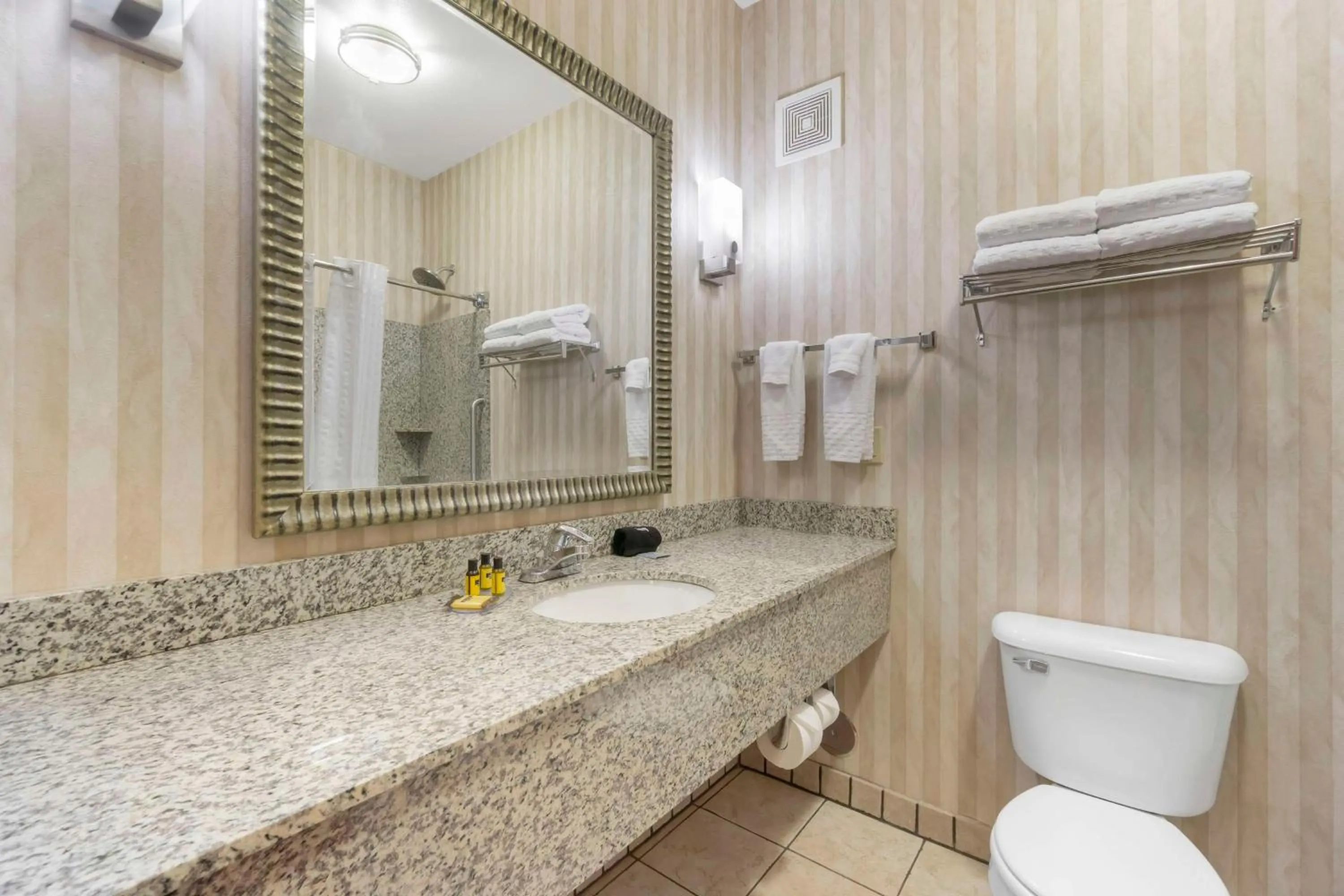 Bathroom in Best Western Plus Ellensburg Hotel