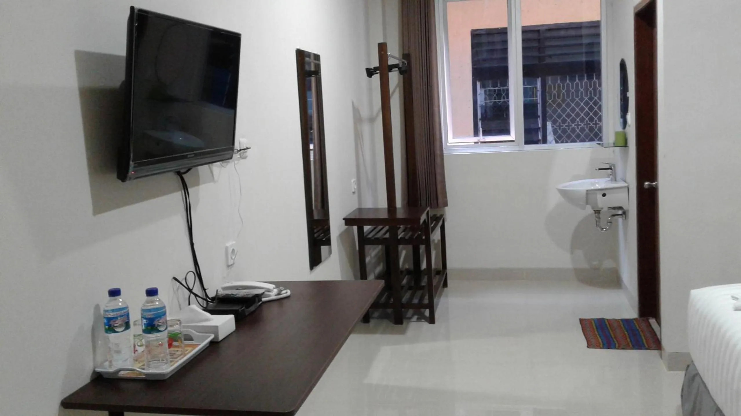 Photo of the whole room, Bed in Victory Hotel