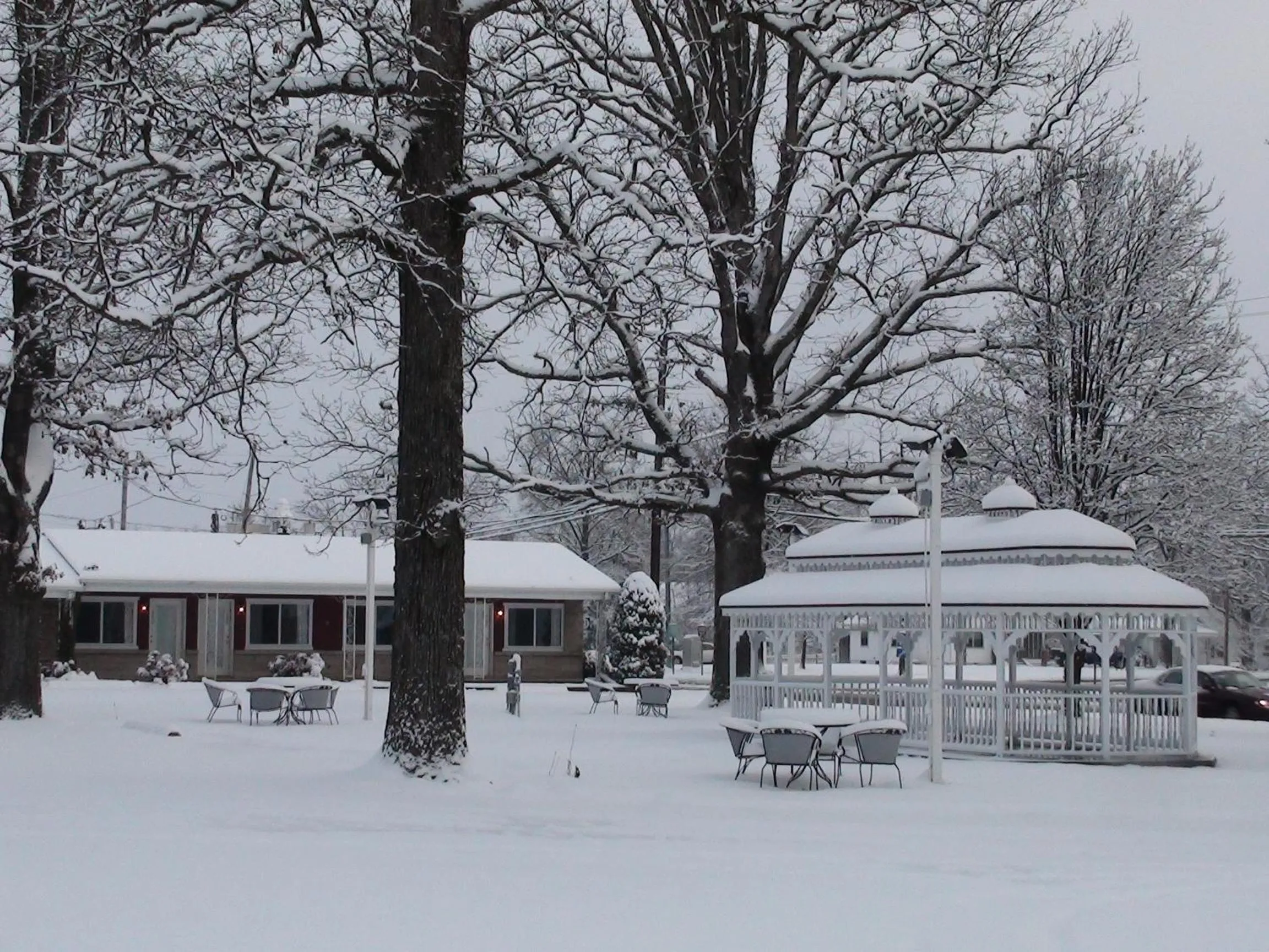 Facade/entrance in Murray Inn and Art Gallery