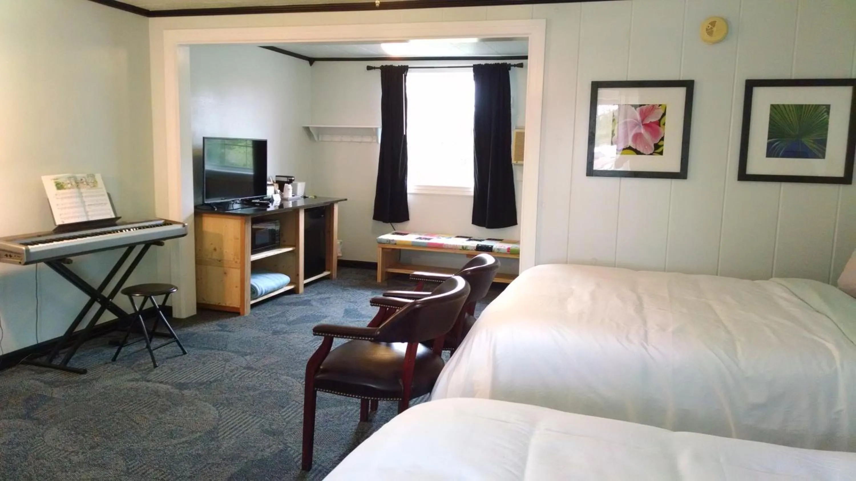 Photo of the whole room, Bed in Murray Inn and Art Gallery