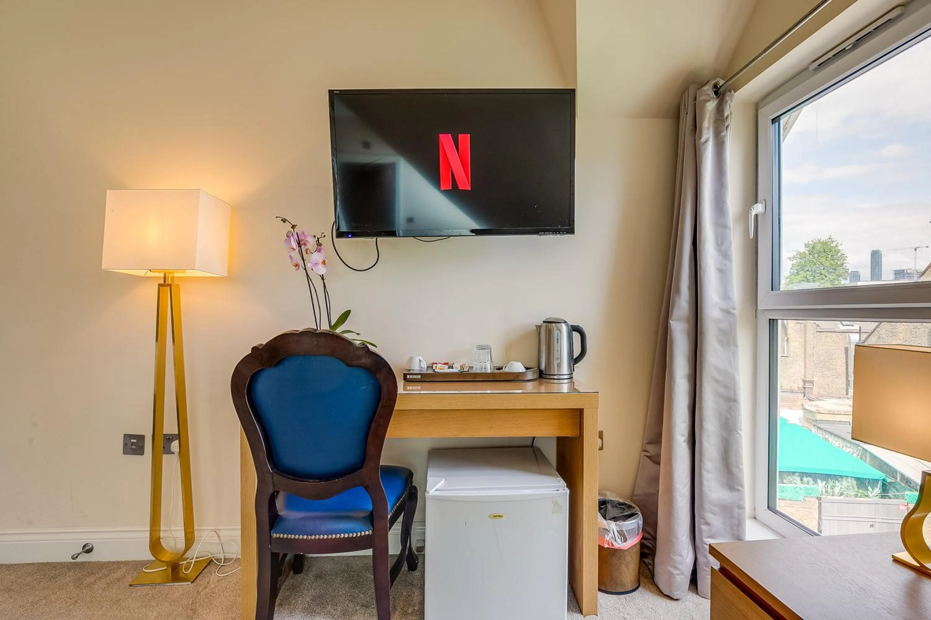 TV and multimedia in London Star Hotel