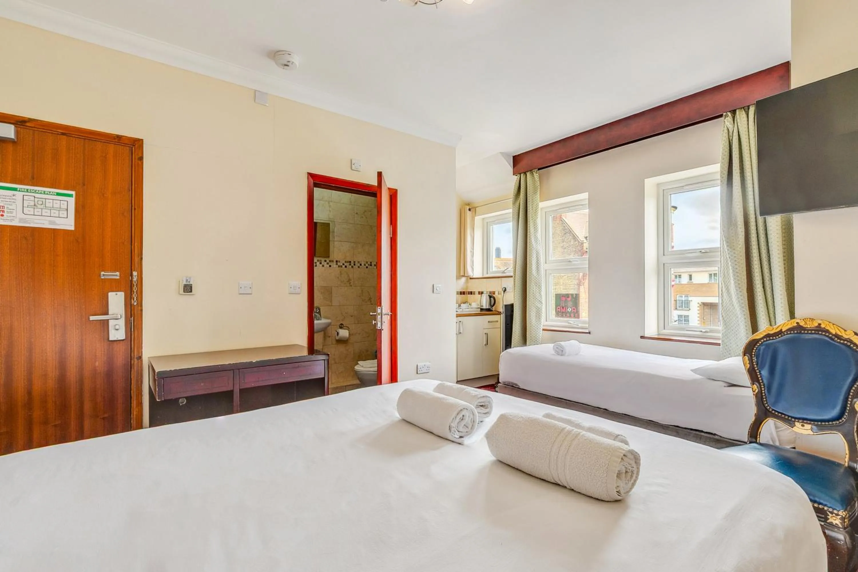 Bedroom, Bed in London Star Hotel