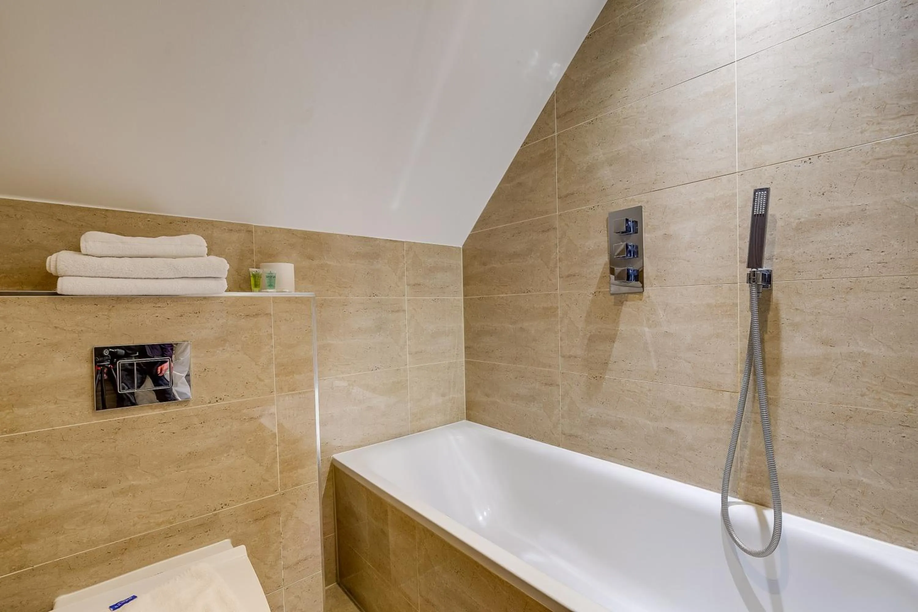 Bath in London Star Hotel