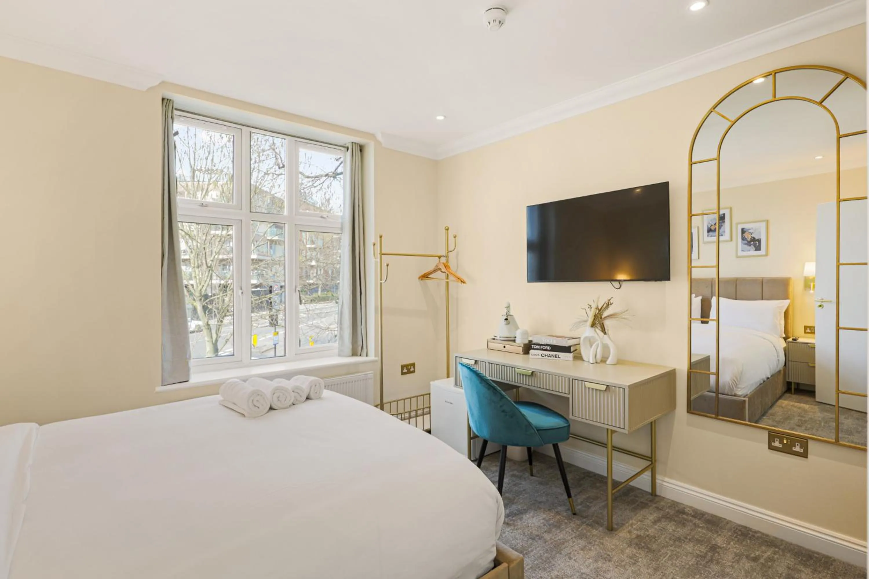 TV and multimedia, Bed in London Star Hotel