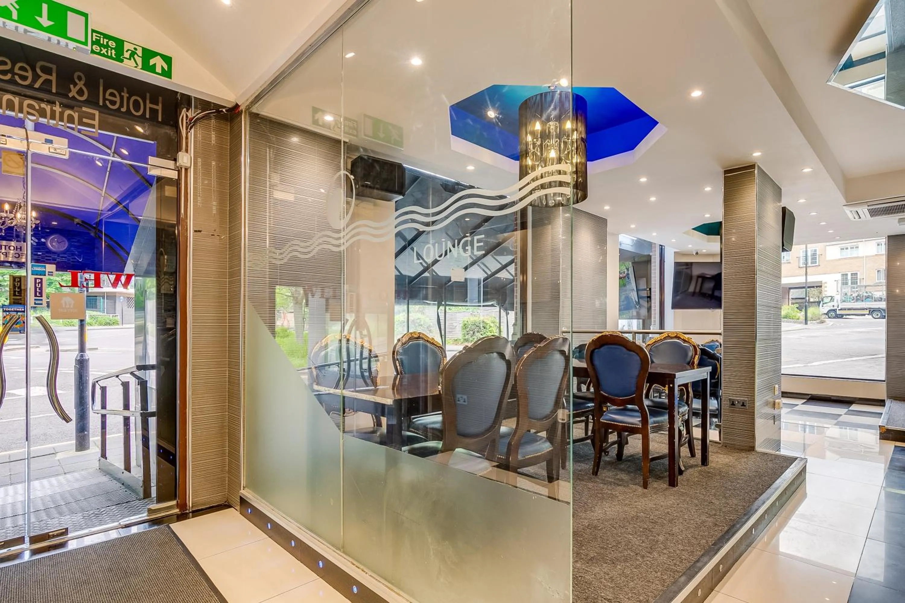 Restaurant/places to eat in London Star Hotel