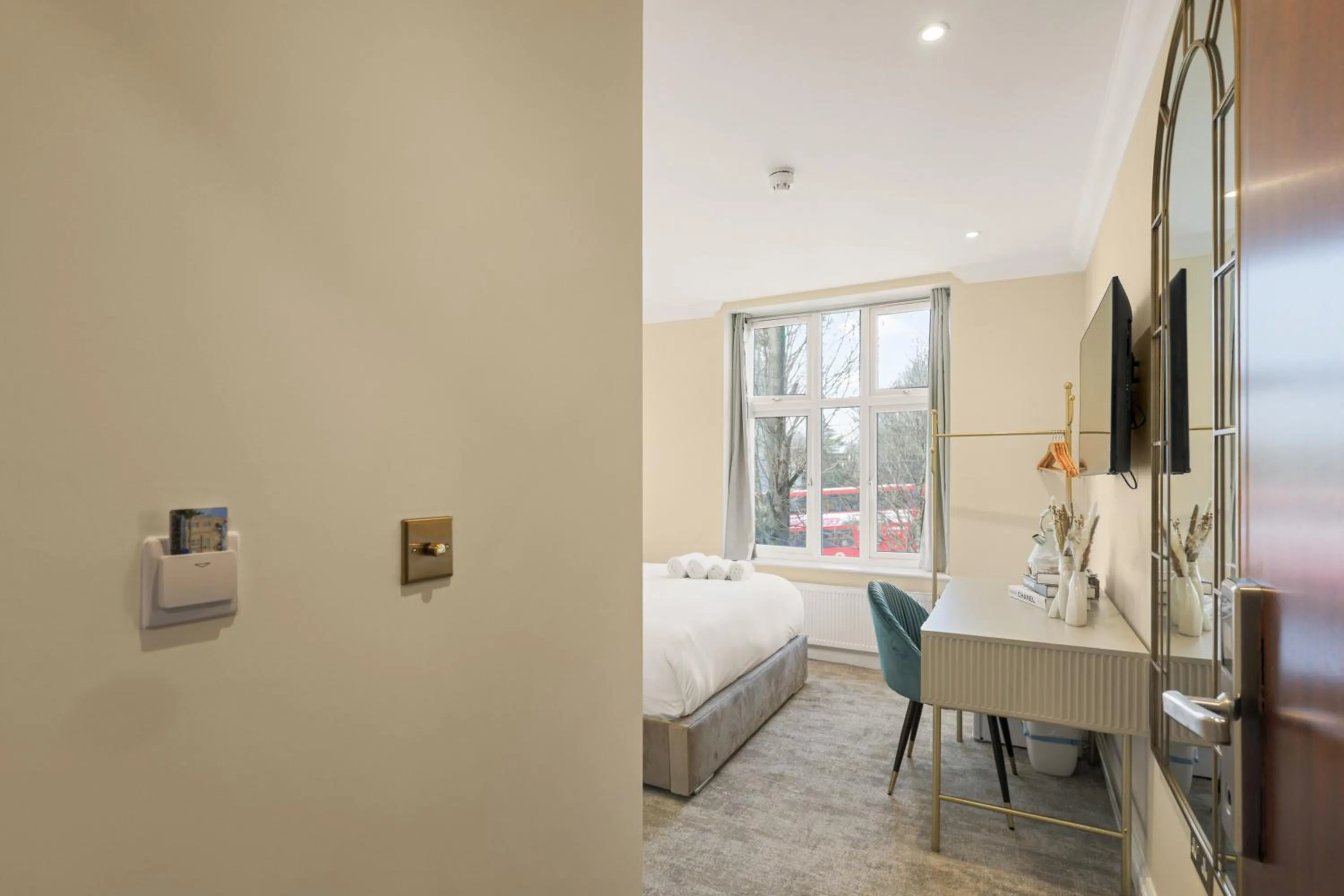 Bedroom, Bed in London Star Hotel