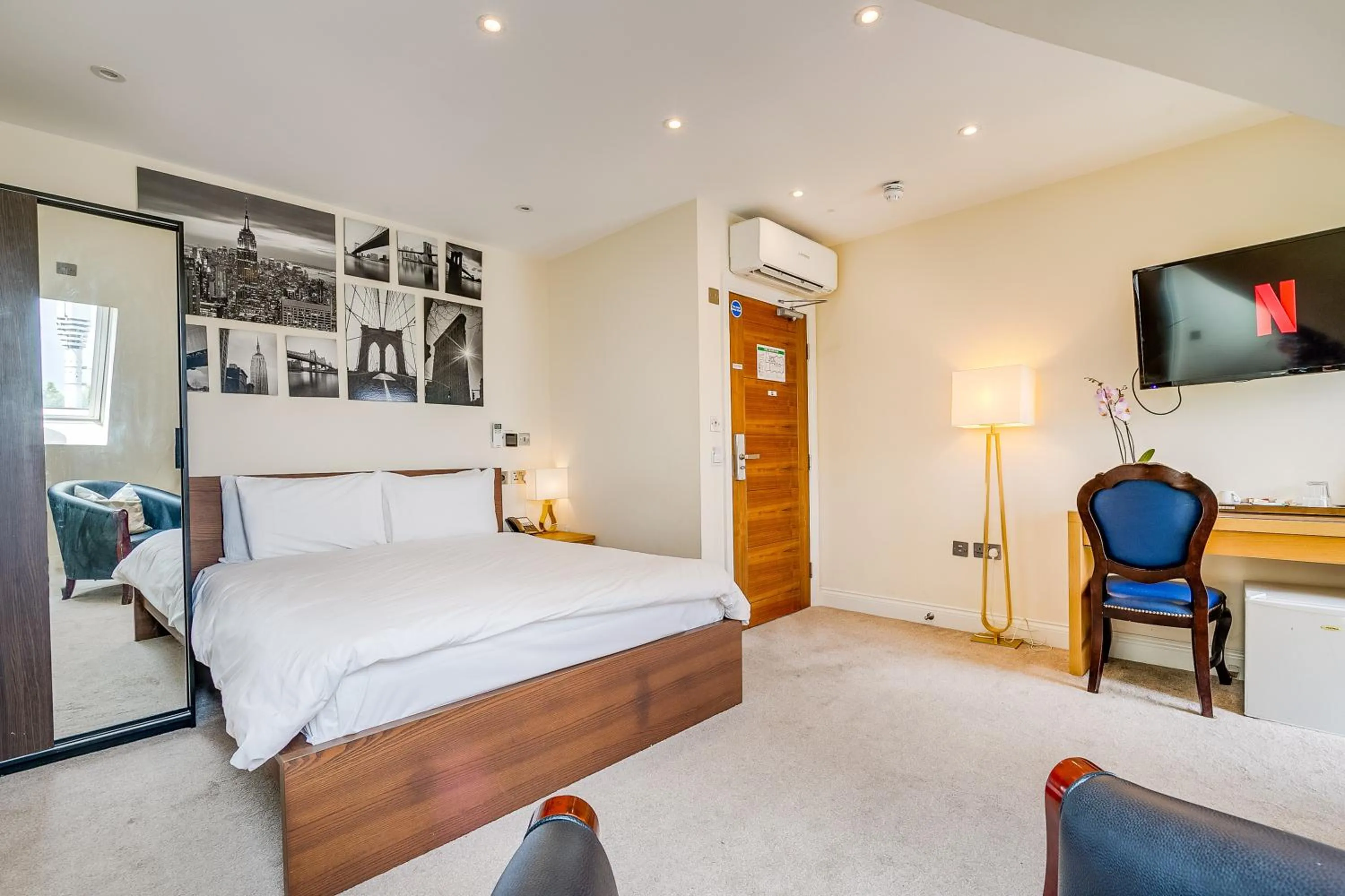 Bedroom, Bed in London Star Hotel