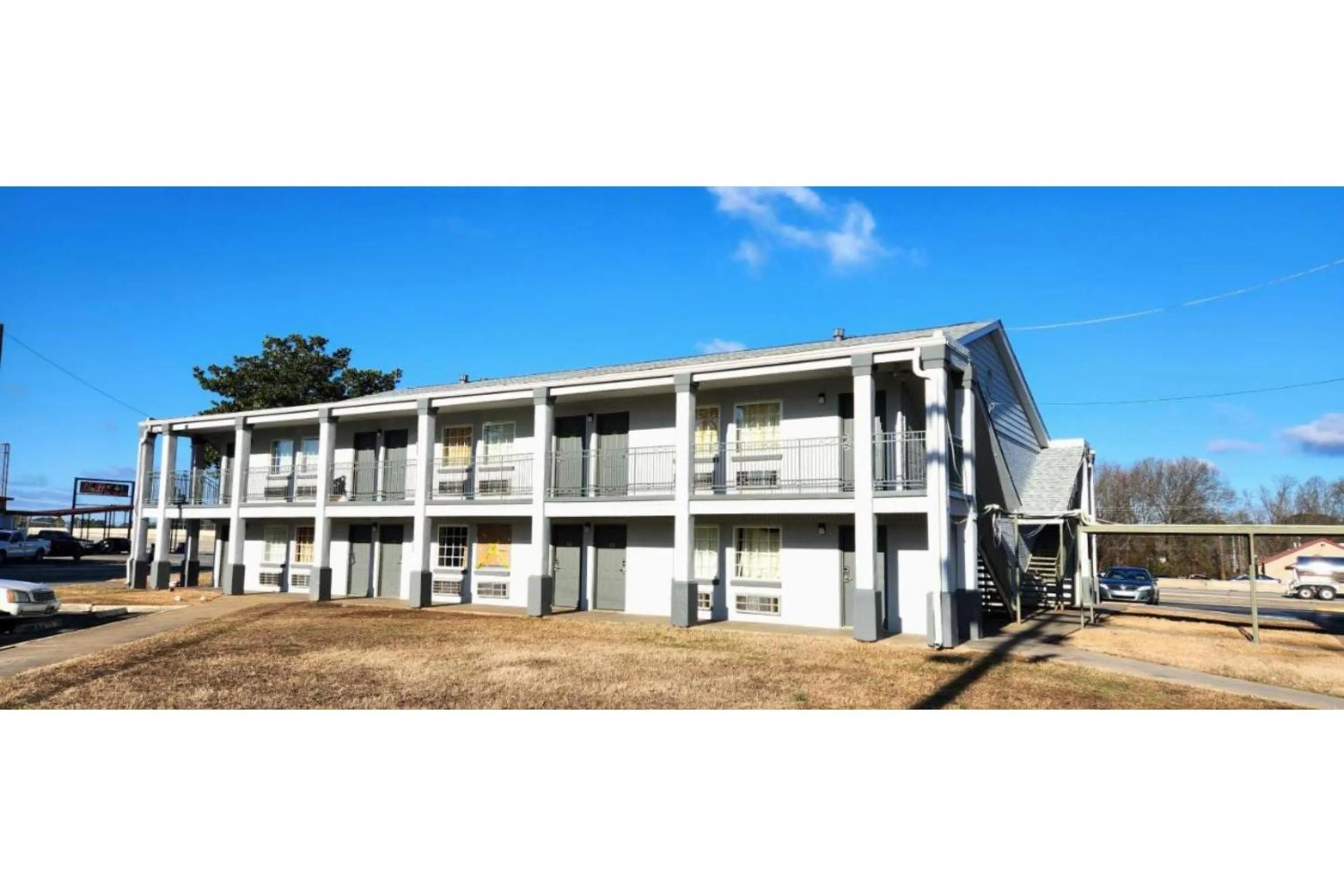 Facade/entrance in Jacksonville Inn