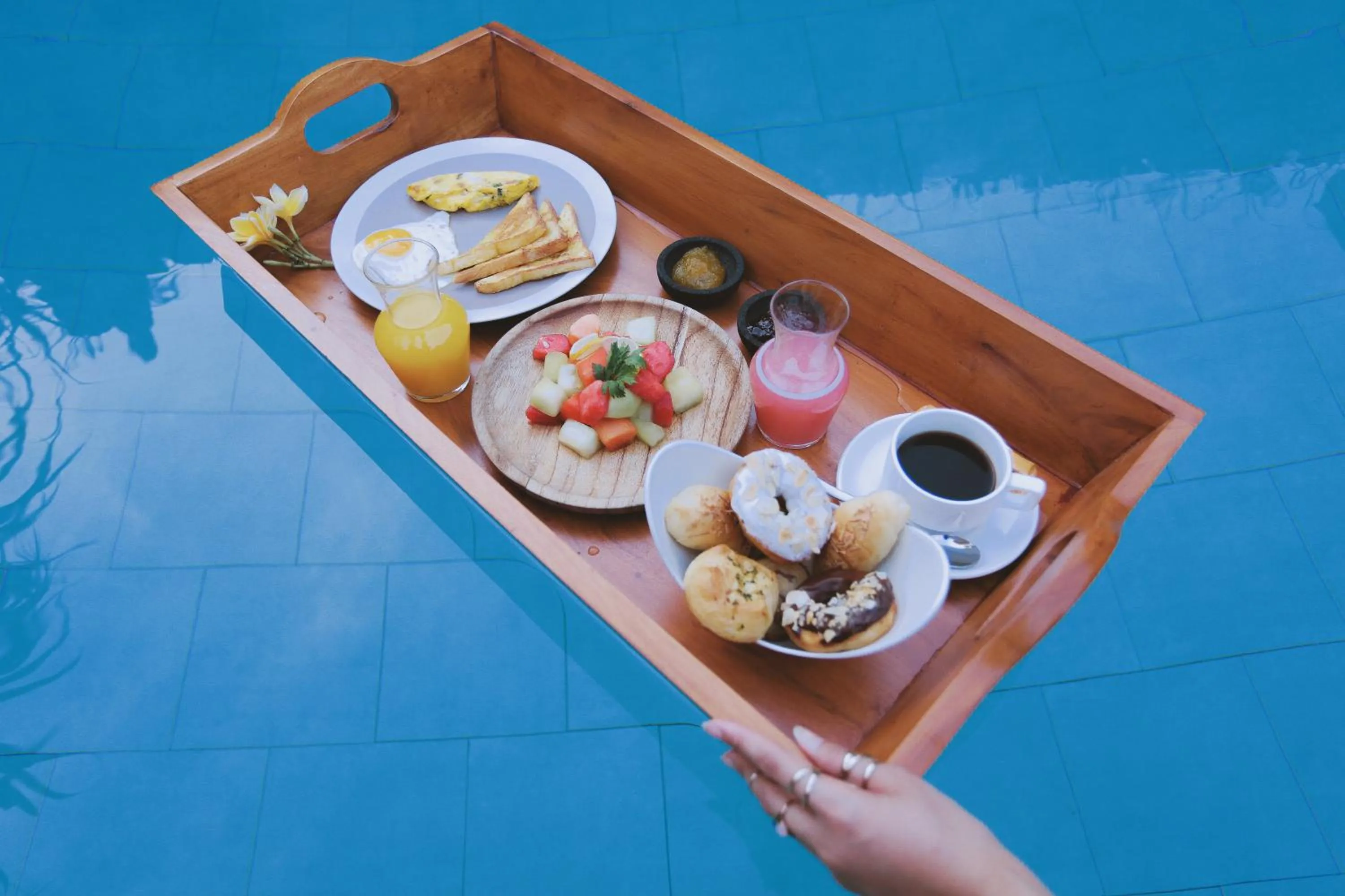 Food and drinks in Ayom Java Village Solo