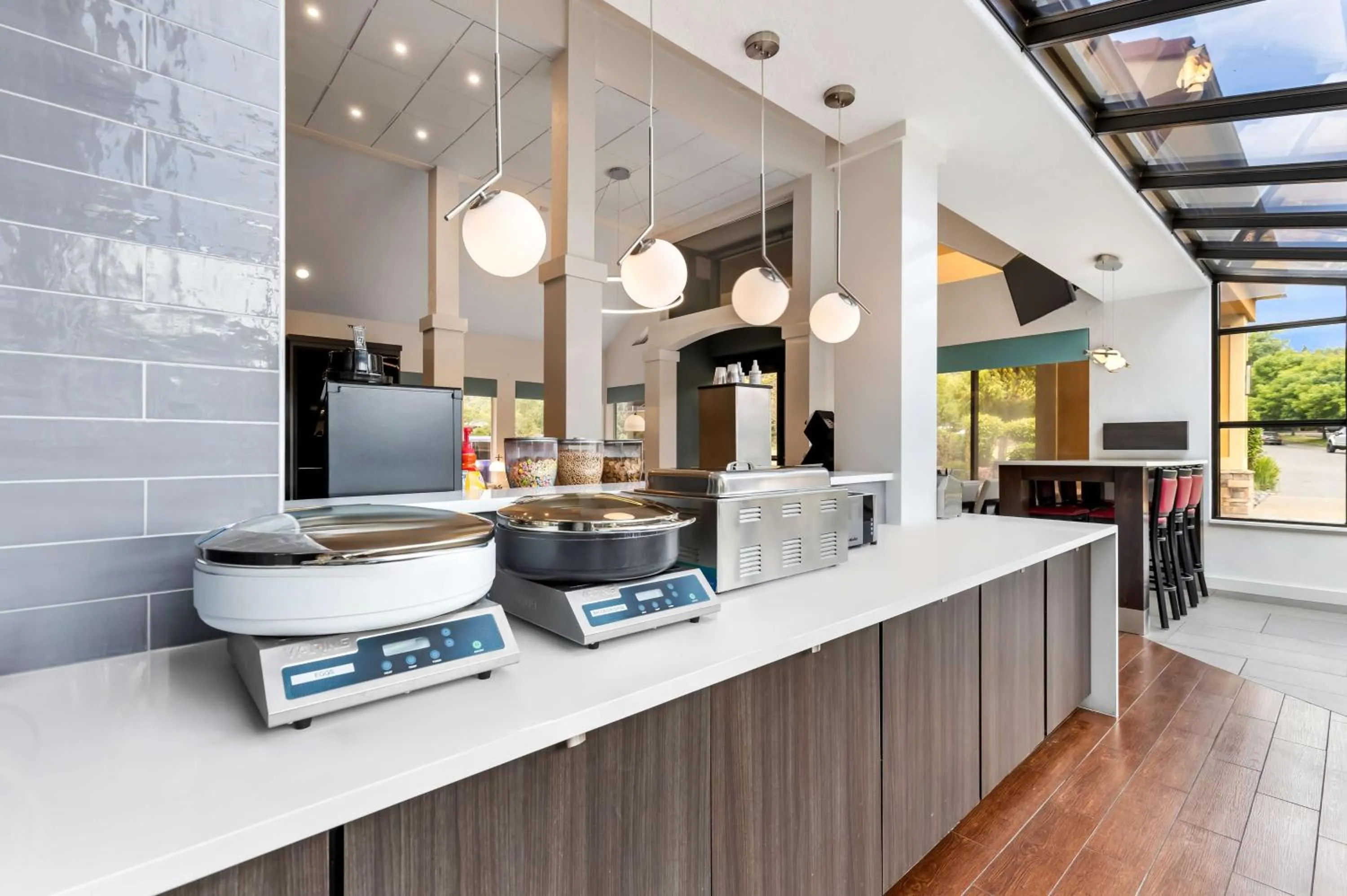 Restaurant/places to eat in Best Western Plus Parkway Inn