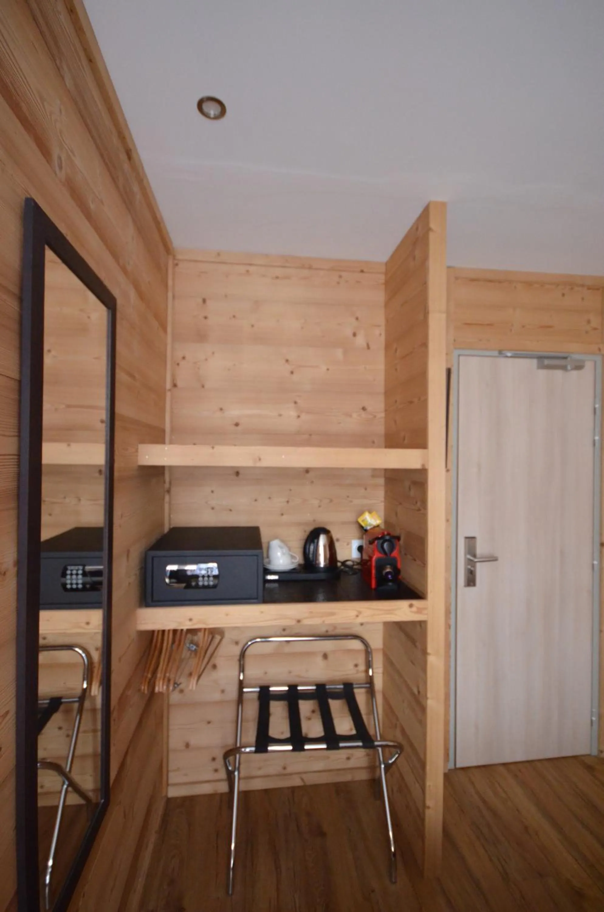 Coffee/tea facilities in Hôtel Edelweiss