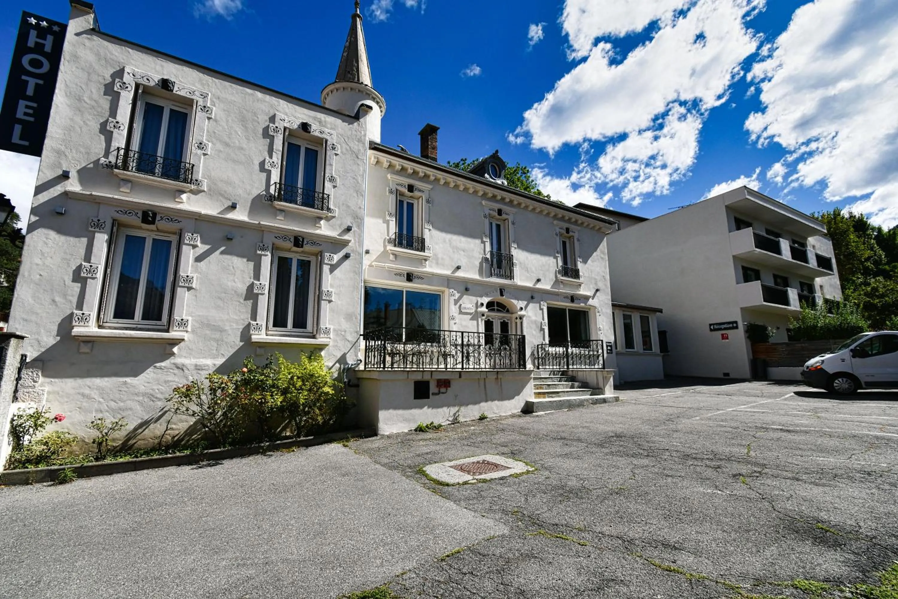 Property building in Hôtel Edelweiss