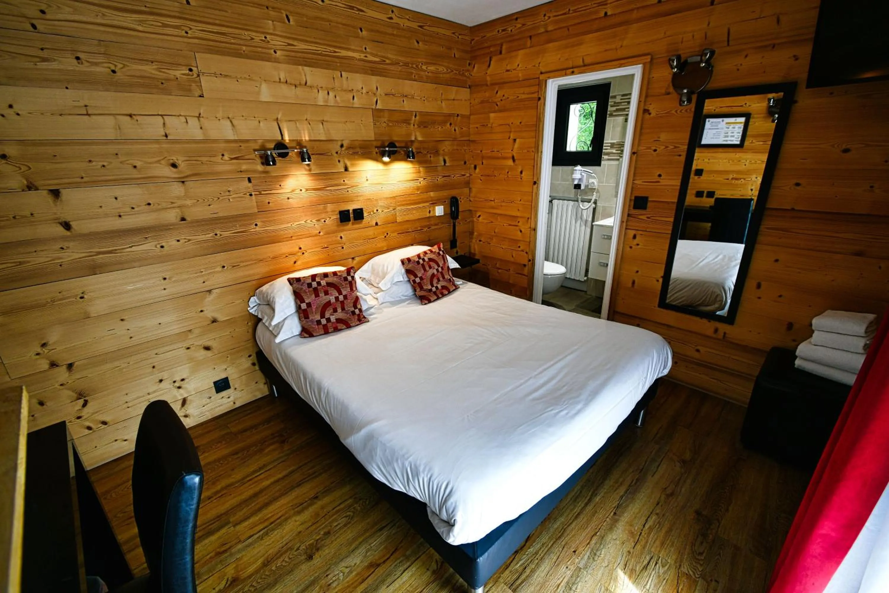 Bedroom, Bed in Hôtel Edelweiss